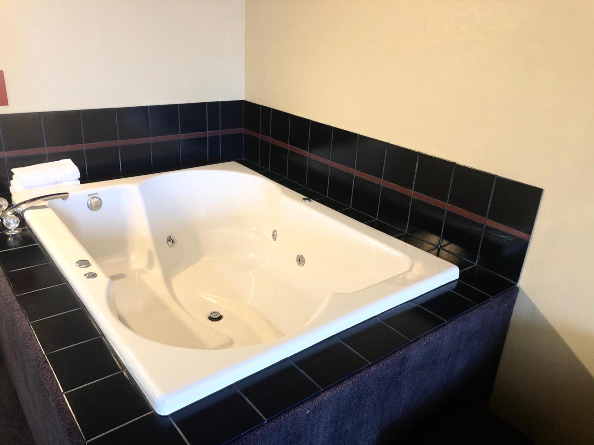 Travelodge by Wyndham Grand Island photo 7
