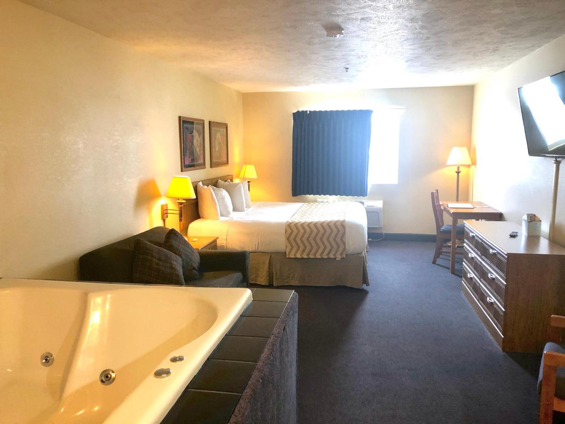 Travelodge by Wyndham Grand Island photo 9