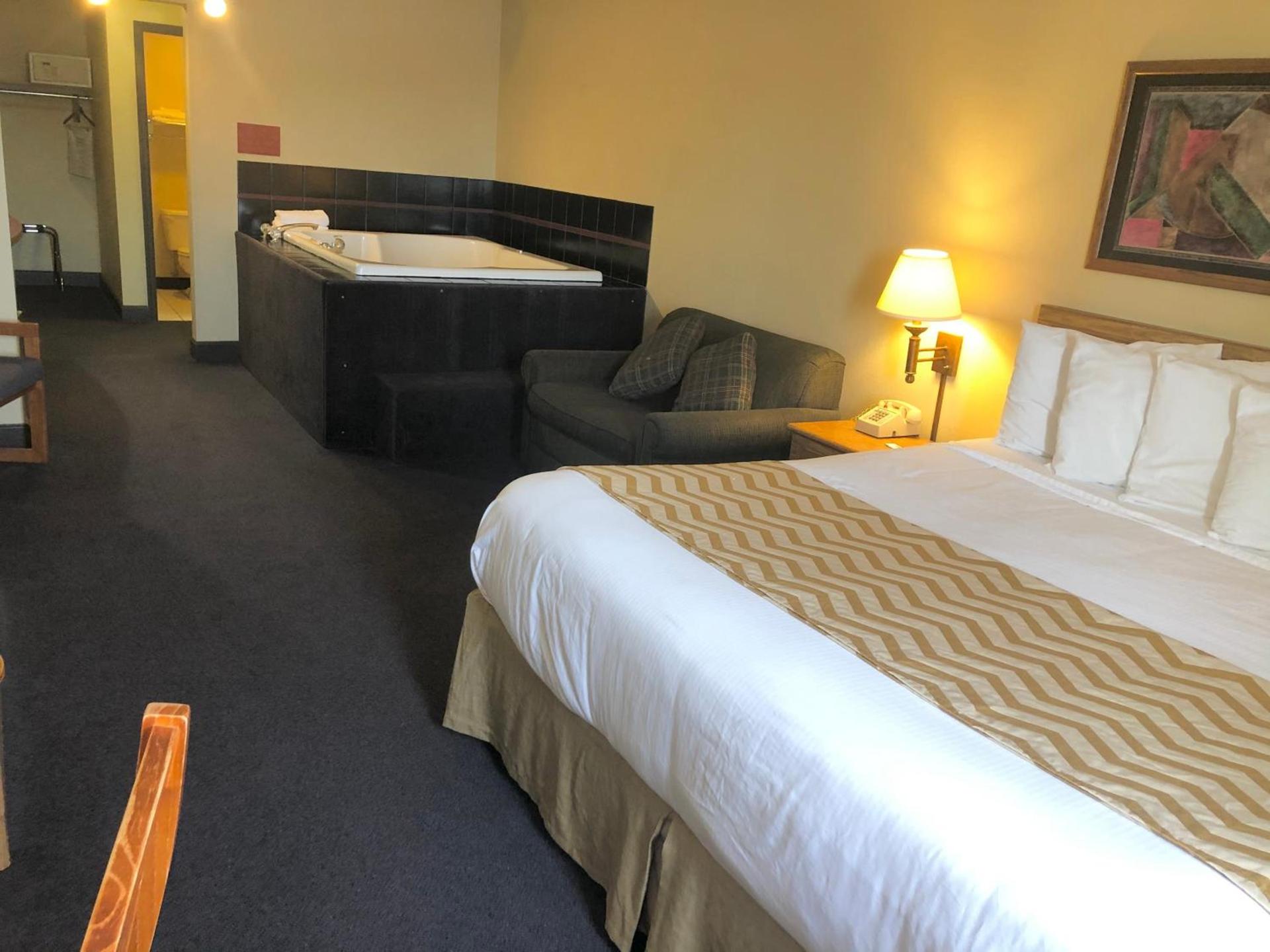 Travelodge by Wyndham Grand Island photo 14