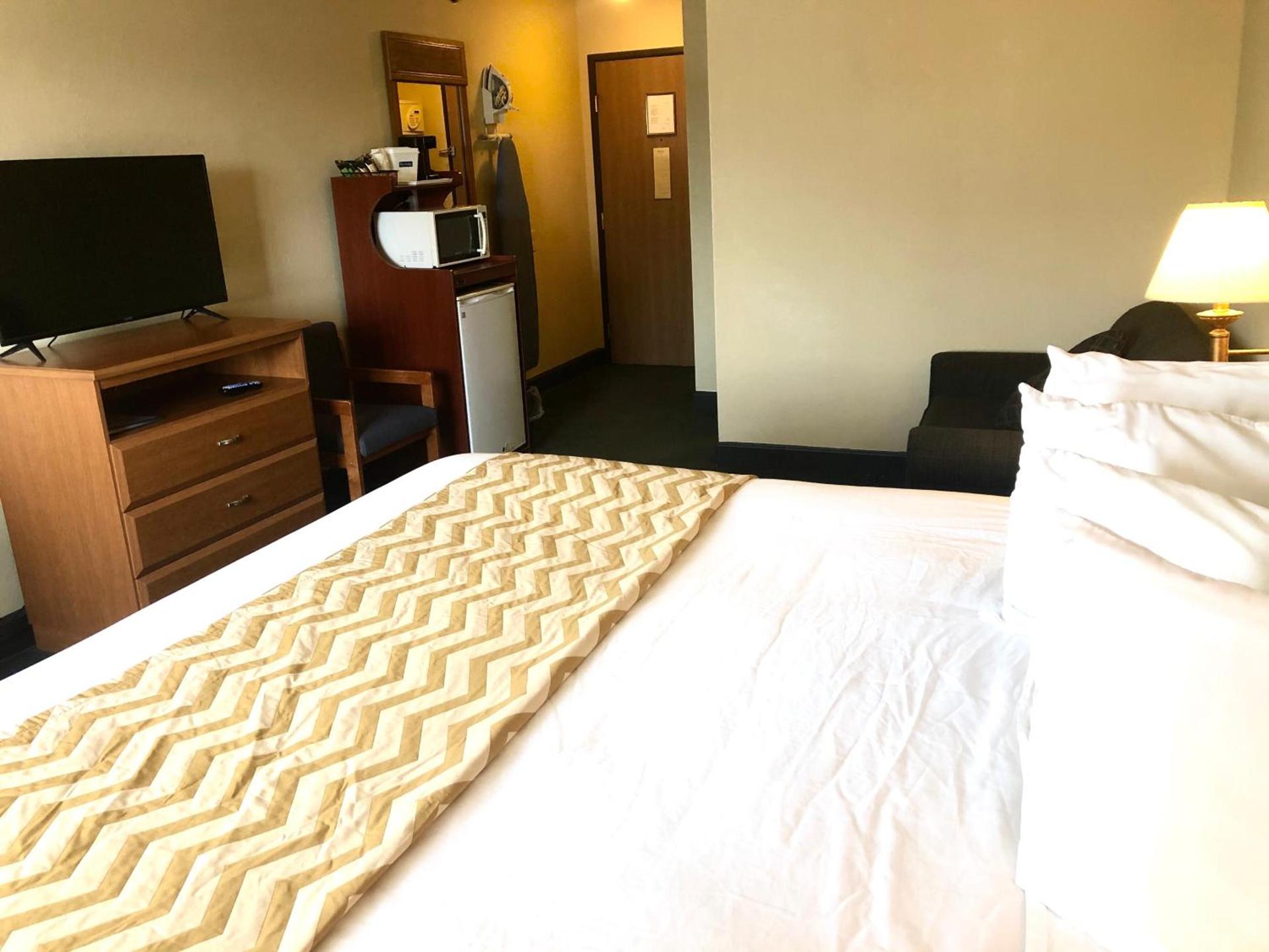 Travelodge by Wyndham Grand Island photo 24
