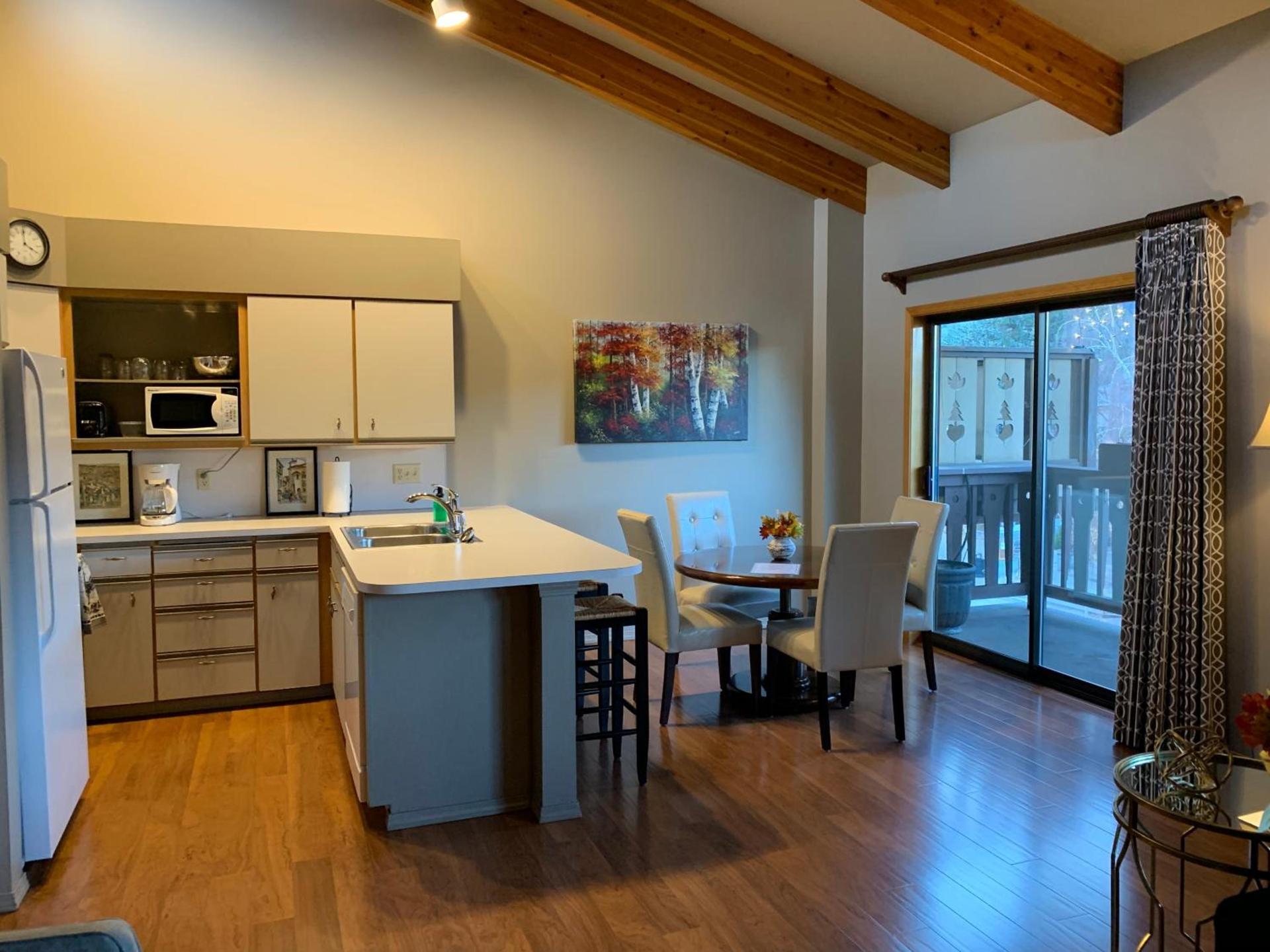 Der Sportsmann Suites photo 32