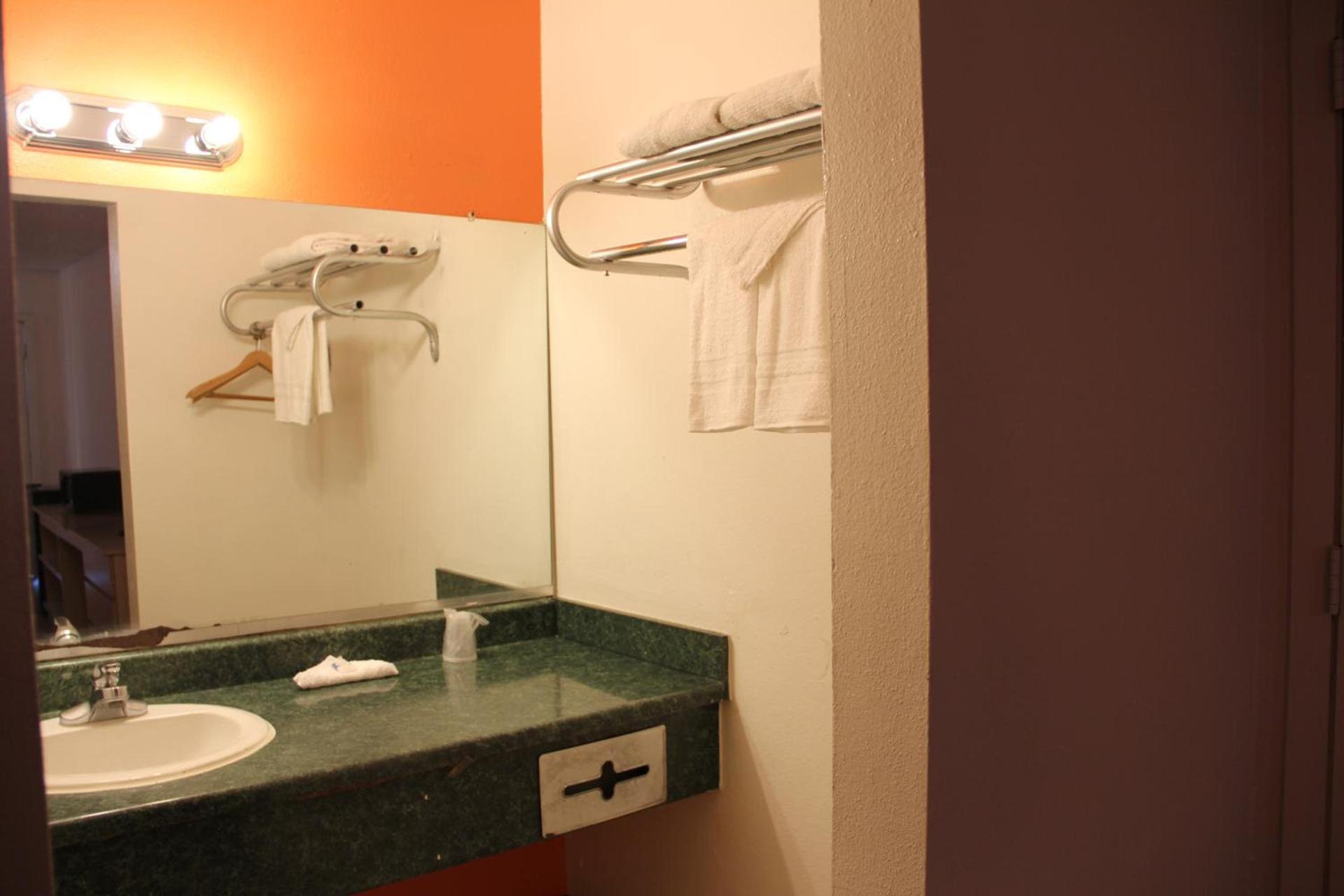 Sherman Inn photo 81