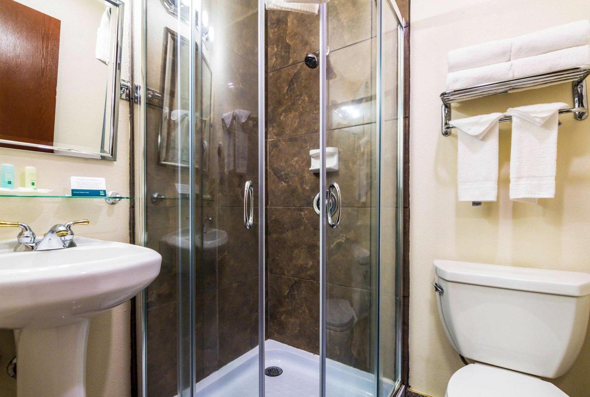 Quality Inn & Suites Lacey Olympia photo 21