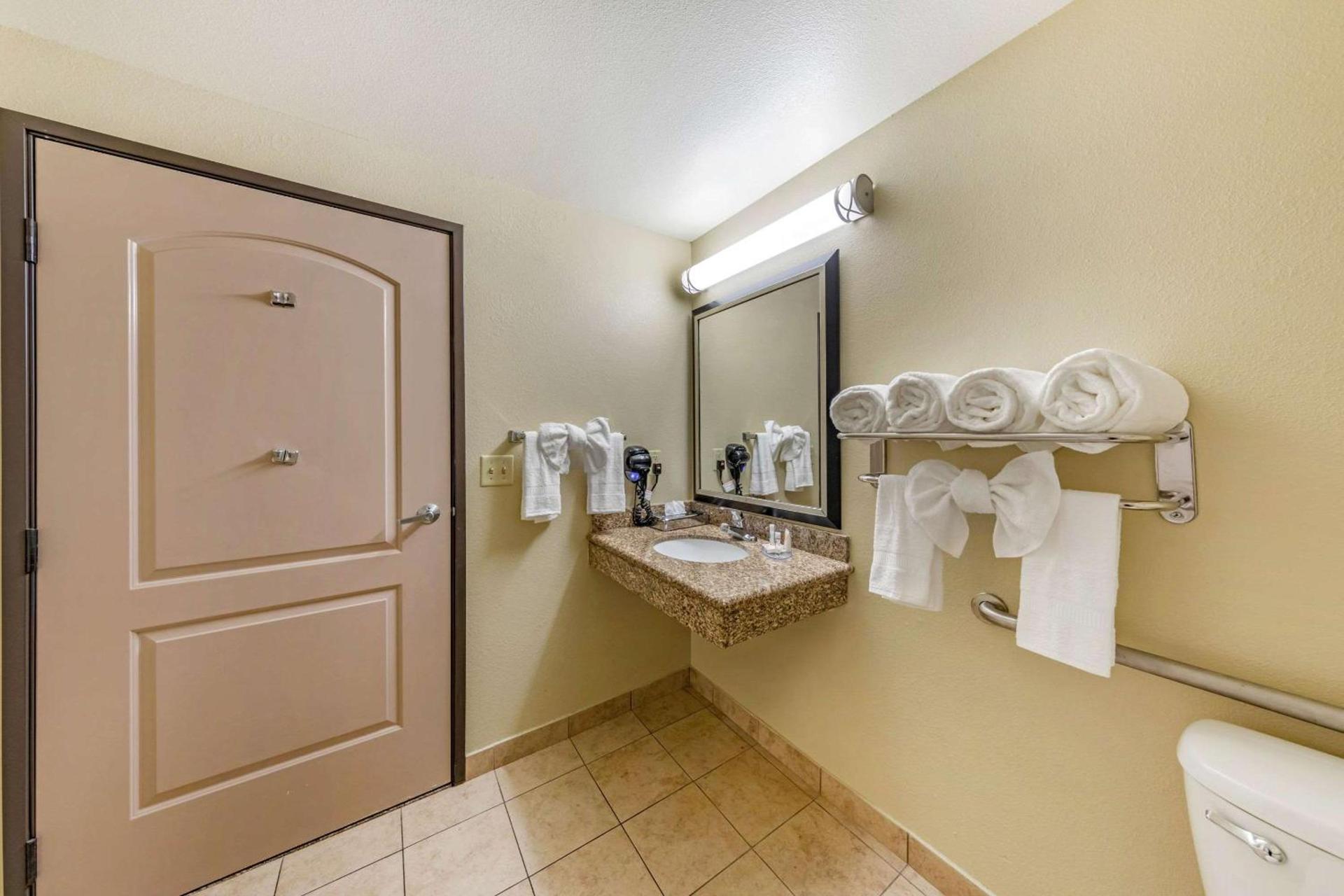 Comfort Inn & Suites San Bernardino photo 11