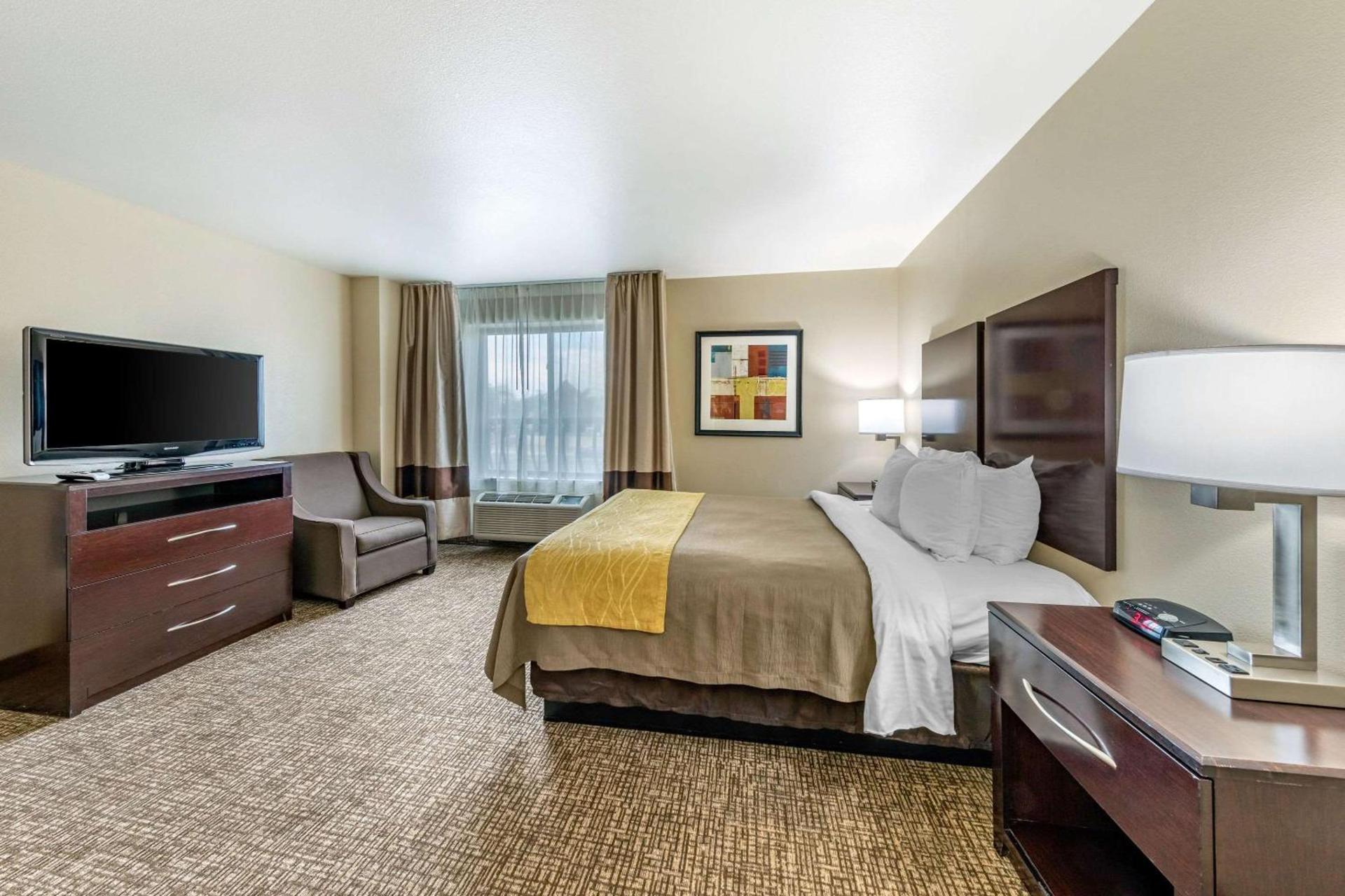 Comfort Inn & Suites San Bernardino photo 27