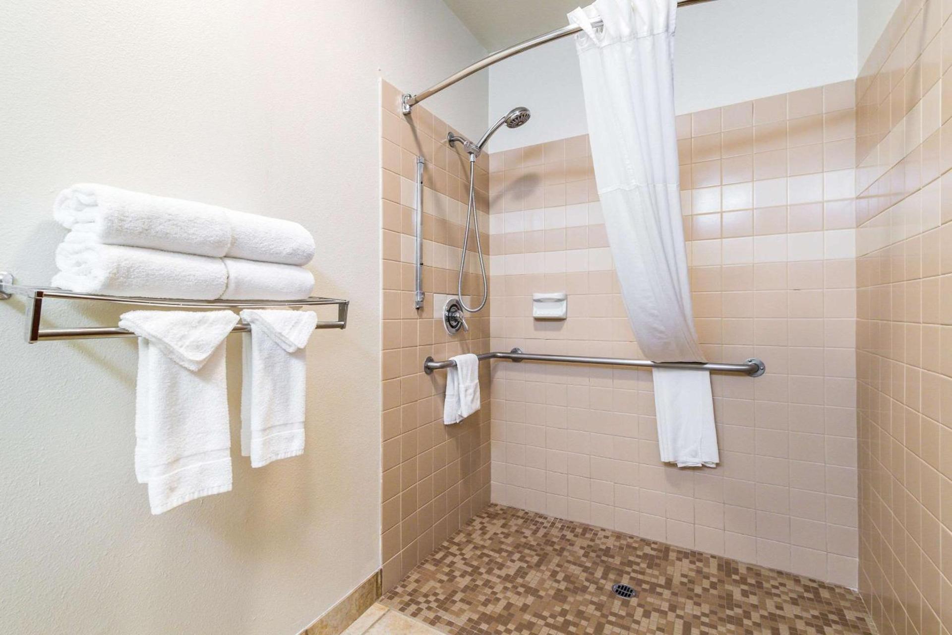 Quality Inn & Suites Lacey Olympia photo 10