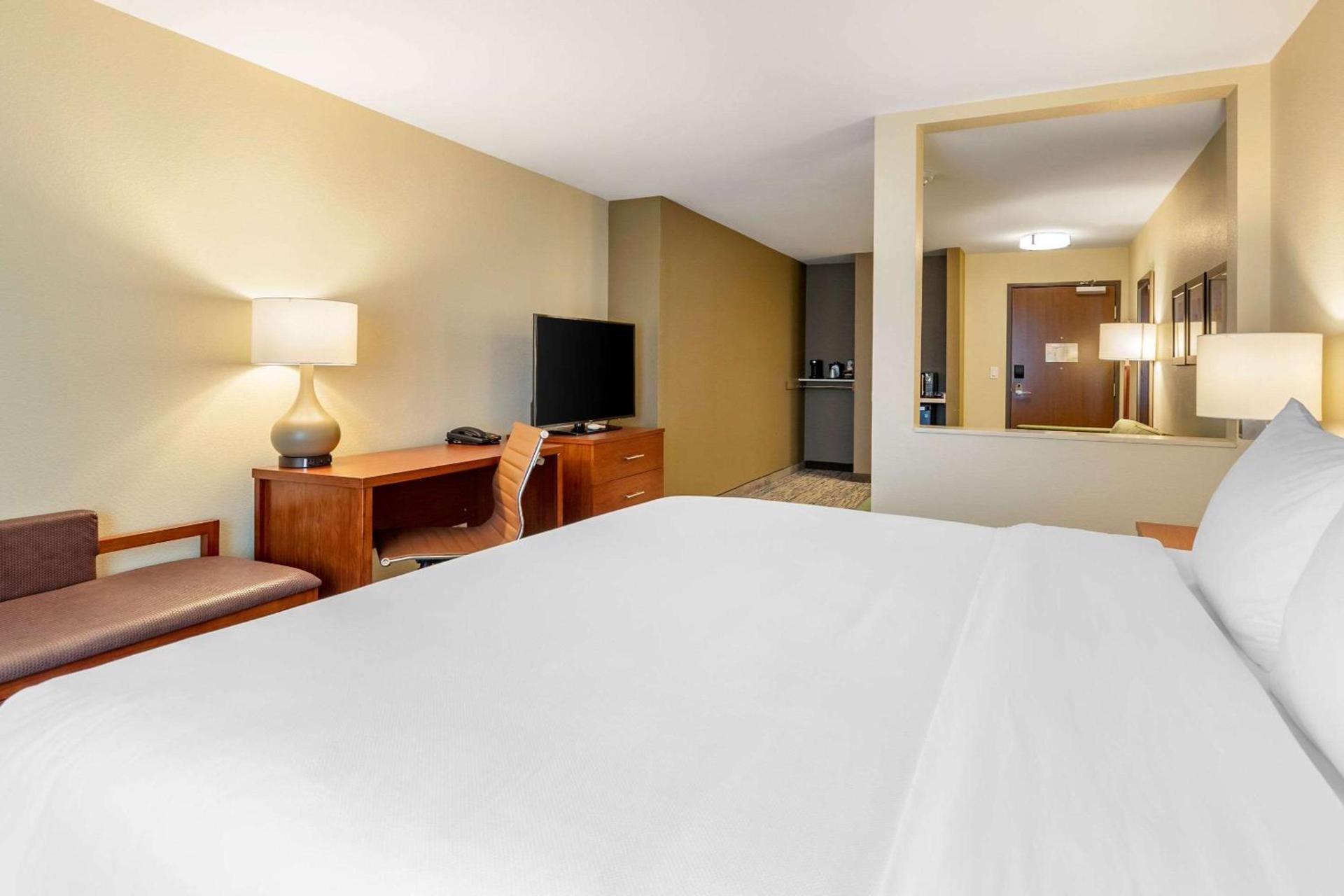 Comfort Inn & Suites West Des Moines photo 16