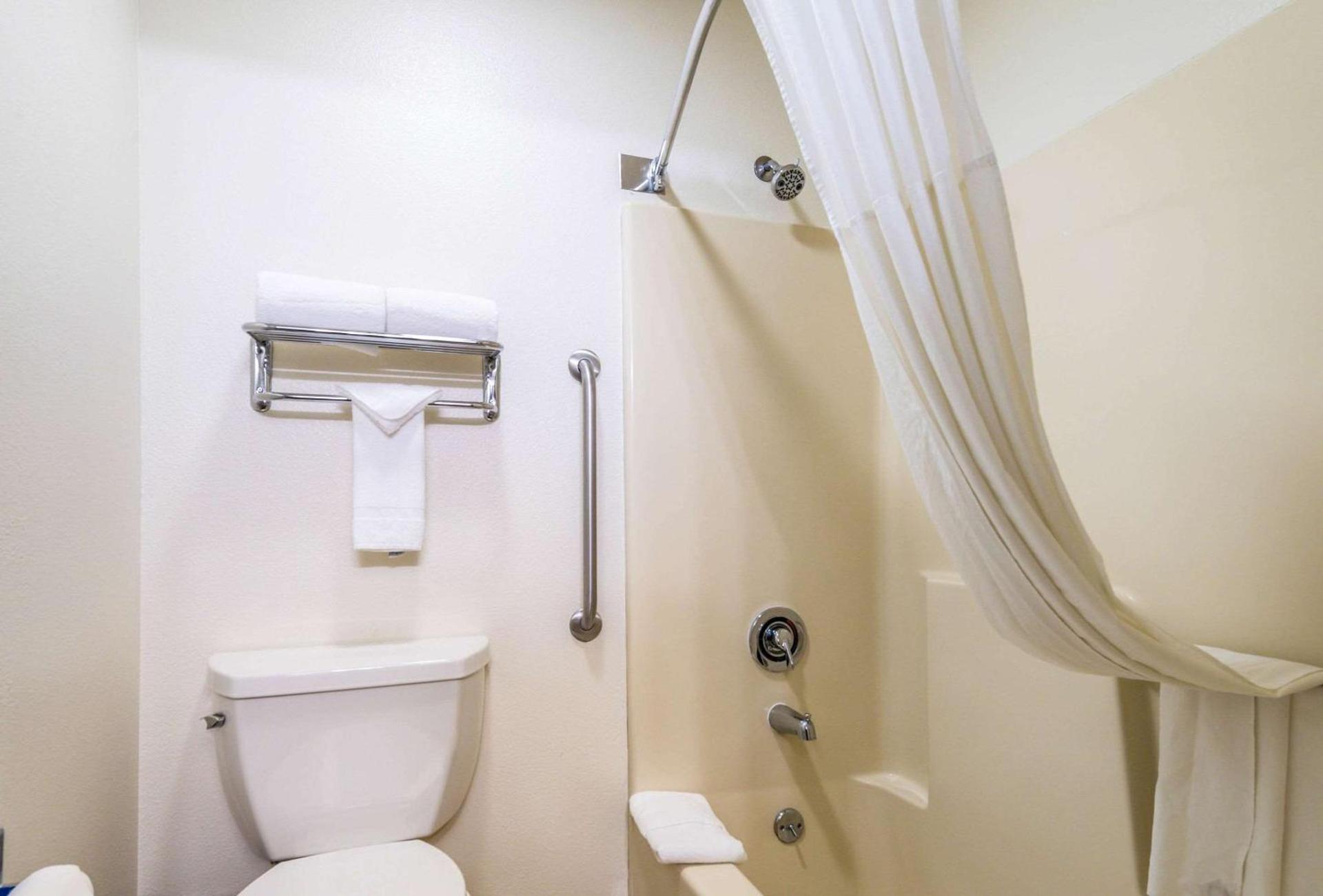 Quality Inn & Suites Lacey Olympia photo 13