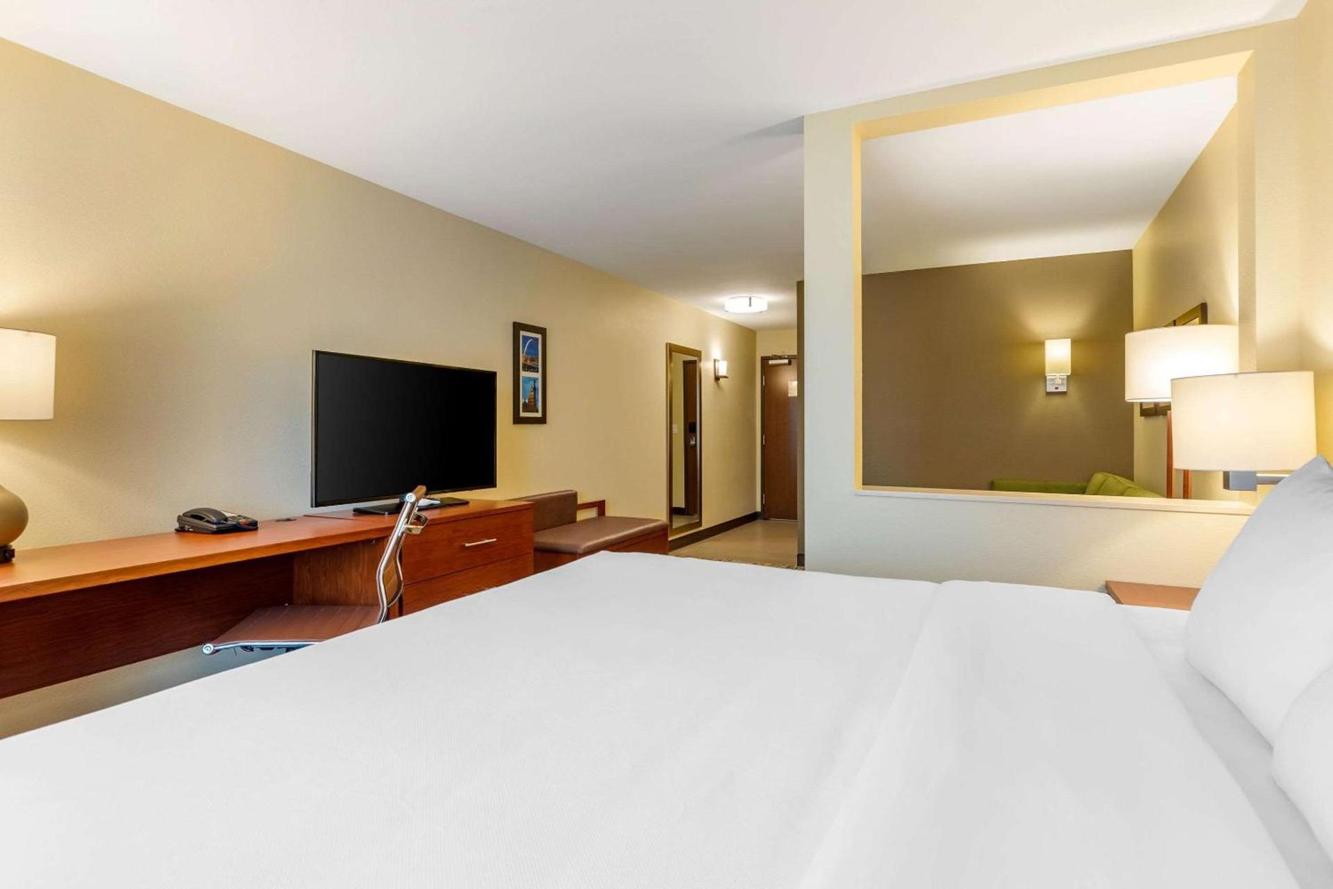 Comfort Inn & Suites West Des Moines photo 22