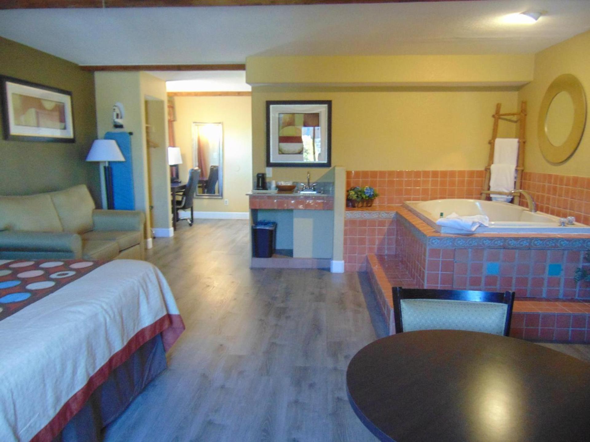 Super 8 by Wyndham Payson photo 9