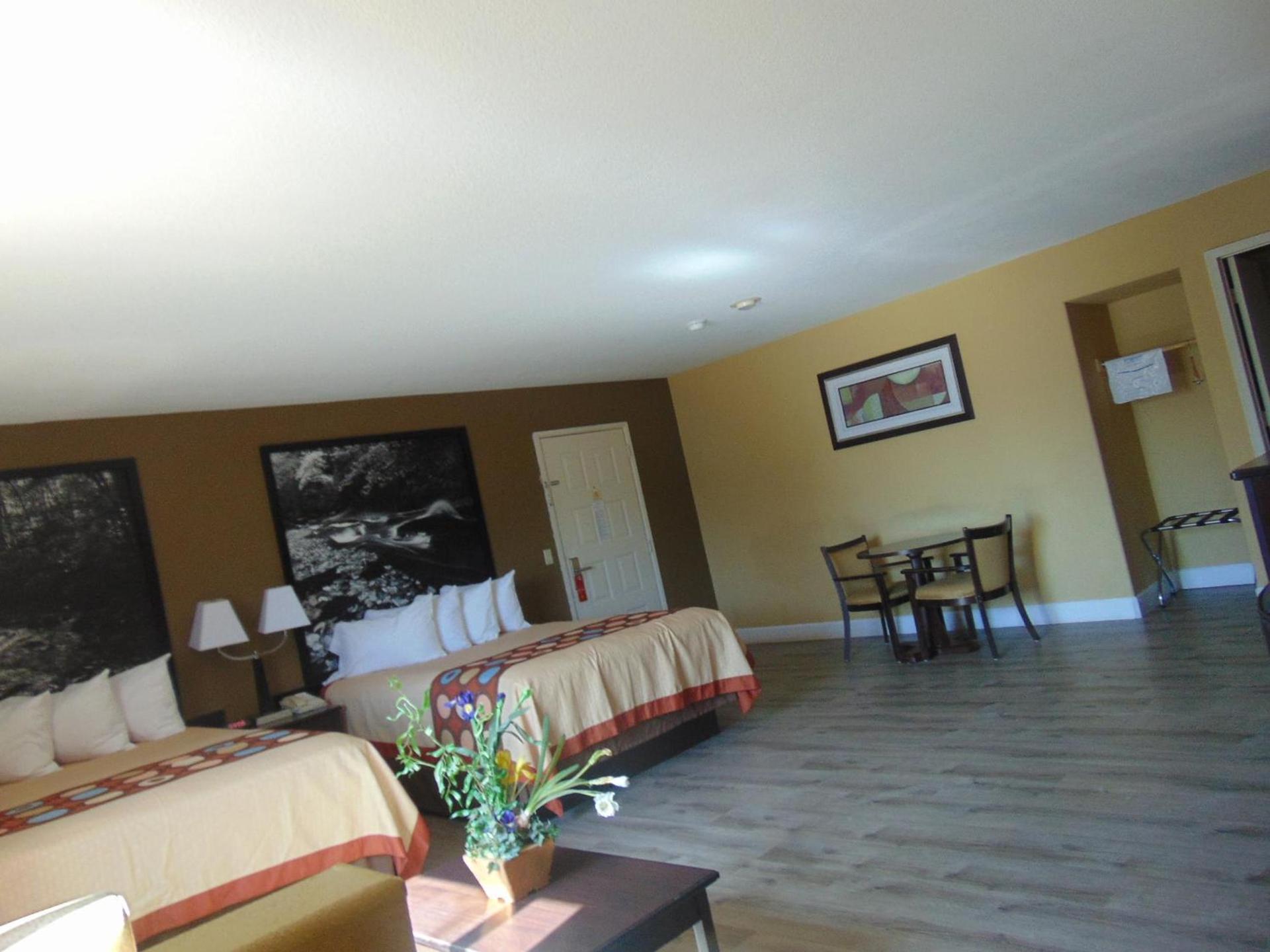 Super 8 by Wyndham Payson photo 13