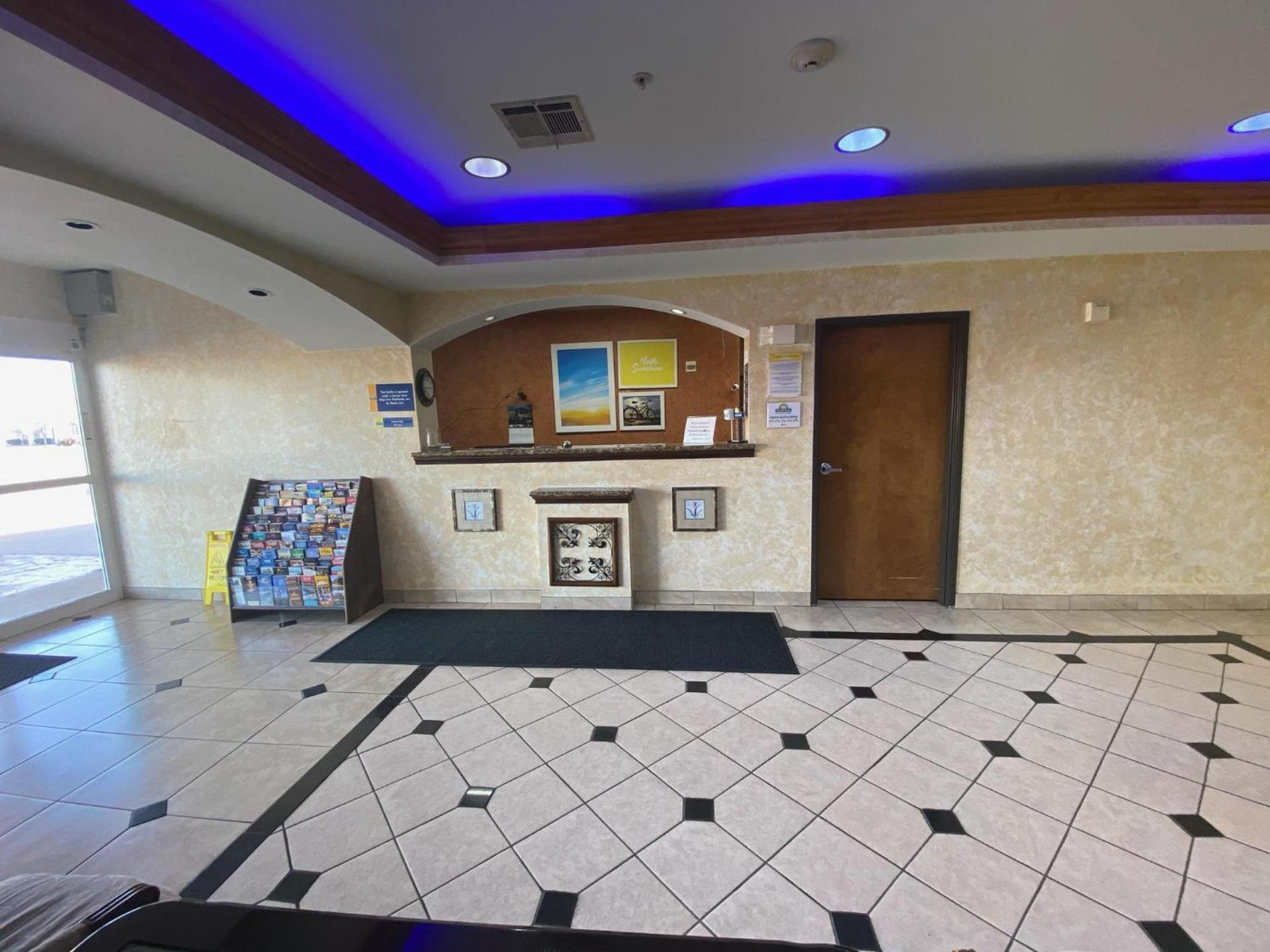 Days Inn & Suites by Wyndham Cleburne TX photo 40