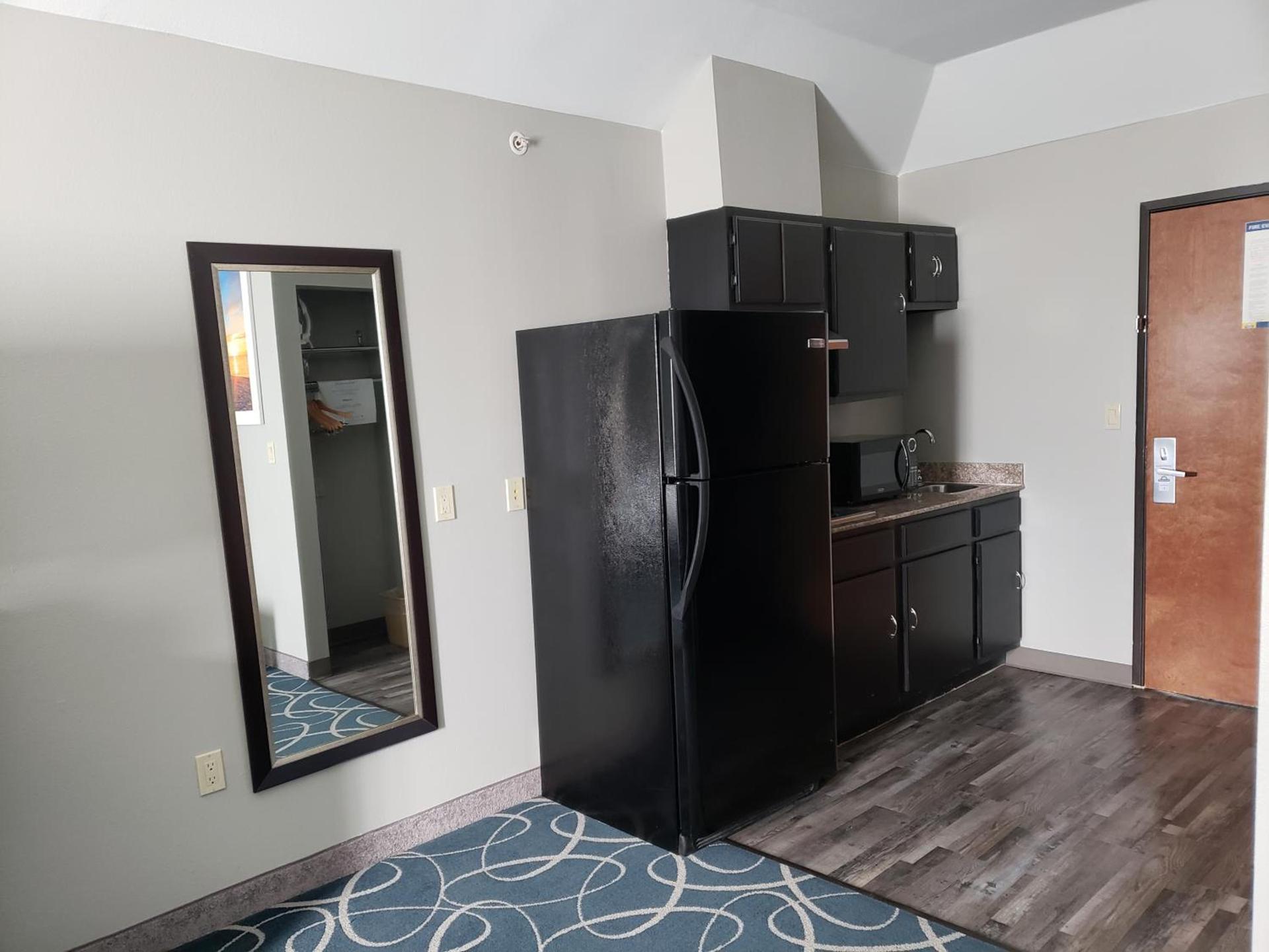 Days Inn & Suites by Wyndham Cleburne TX photo 42