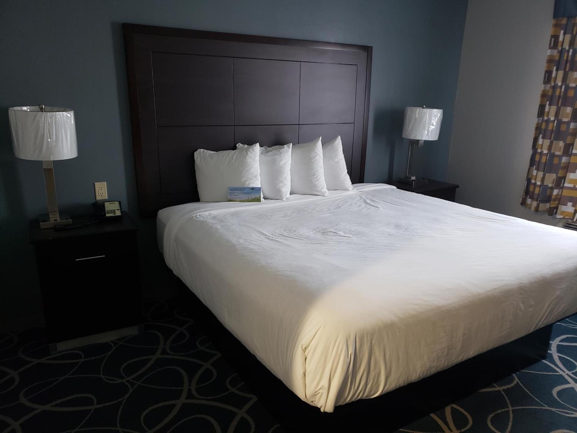 Days Inn & Suites by Wyndham Cleburne TX photo 35