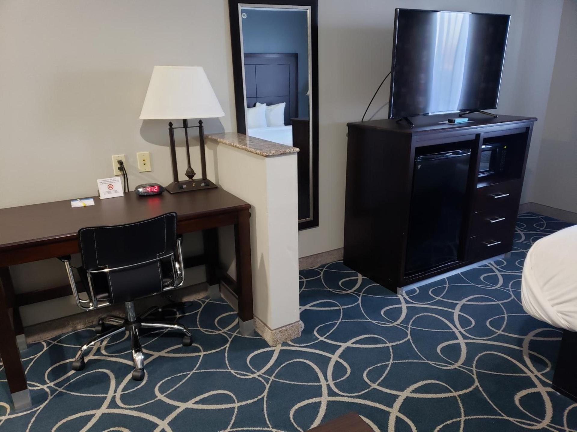 Days Inn & Suites by Wyndham Cleburne TX photo 30