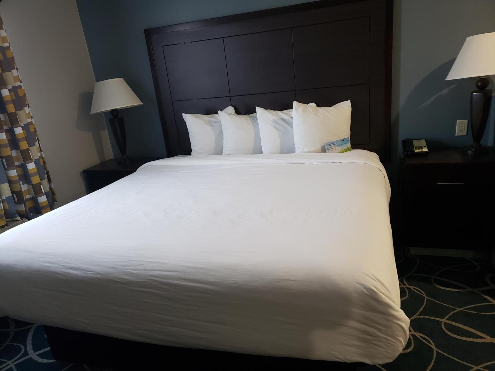Days Inn & Suites by Wyndham Cleburne TX photo 29