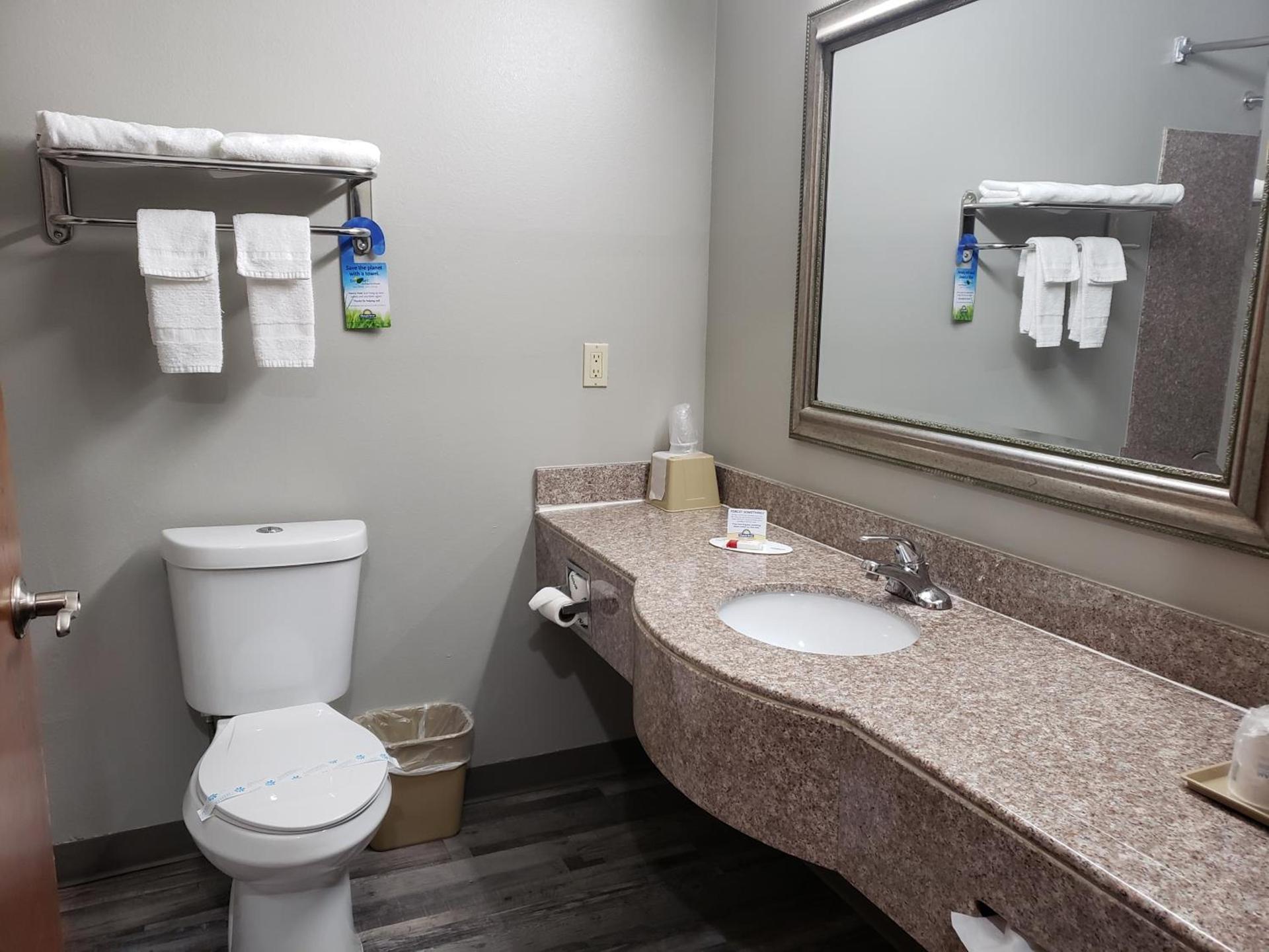 Days Inn & Suites by Wyndham Cleburne TX photo 27