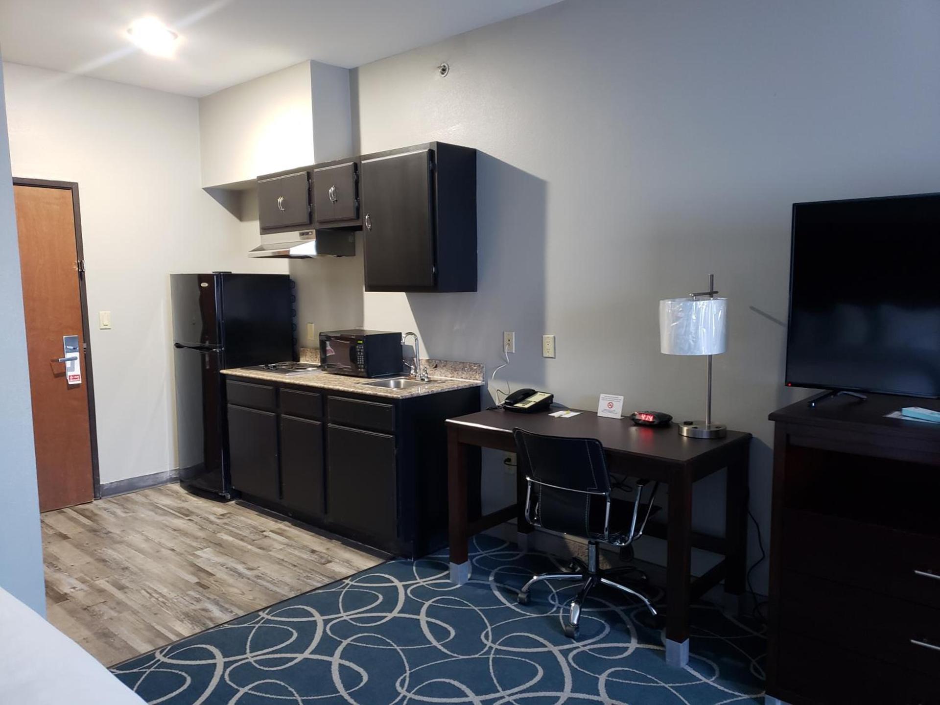 Days Inn & Suites by Wyndham Cleburne TX photo 25