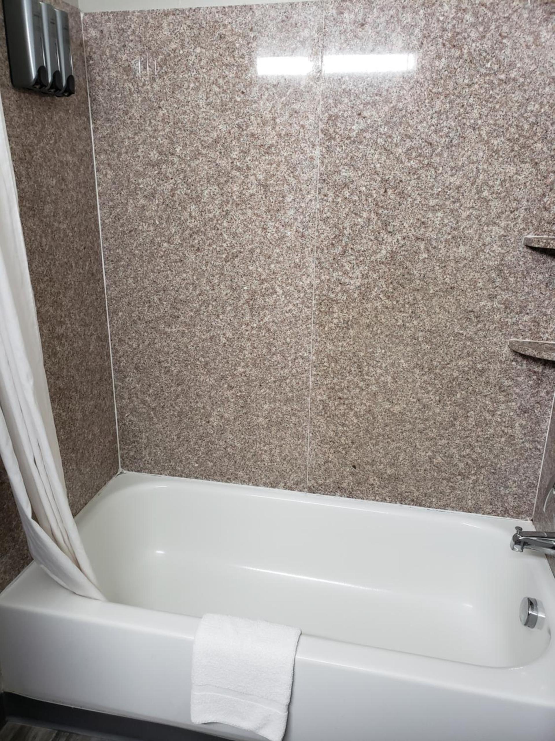 Days Inn & Suites by Wyndham Cleburne TX photo 24