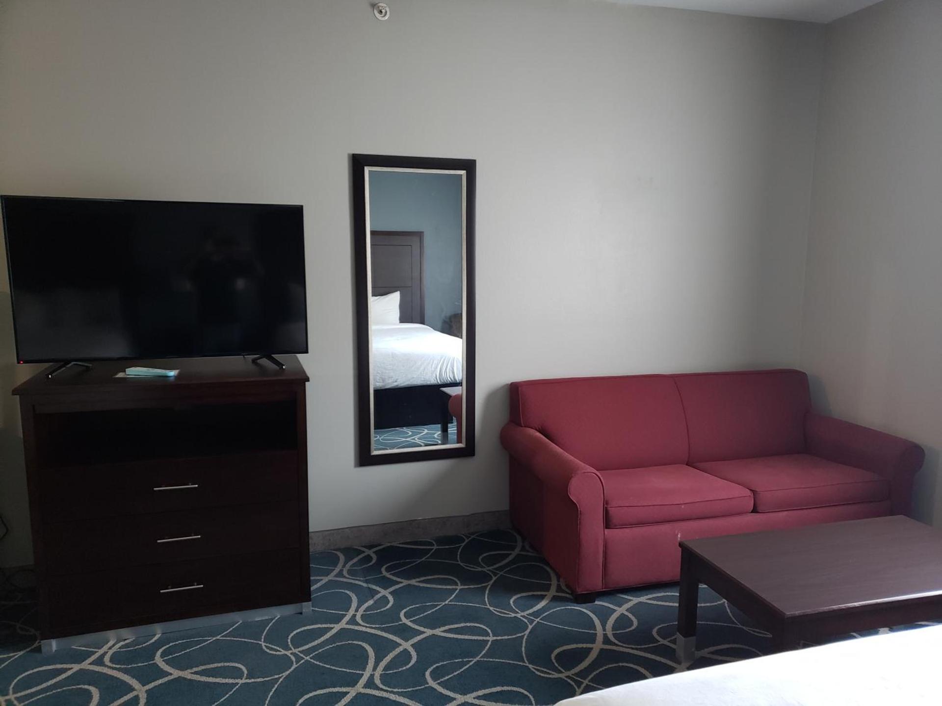 Days Inn & Suites by Wyndham Cleburne TX photo 21