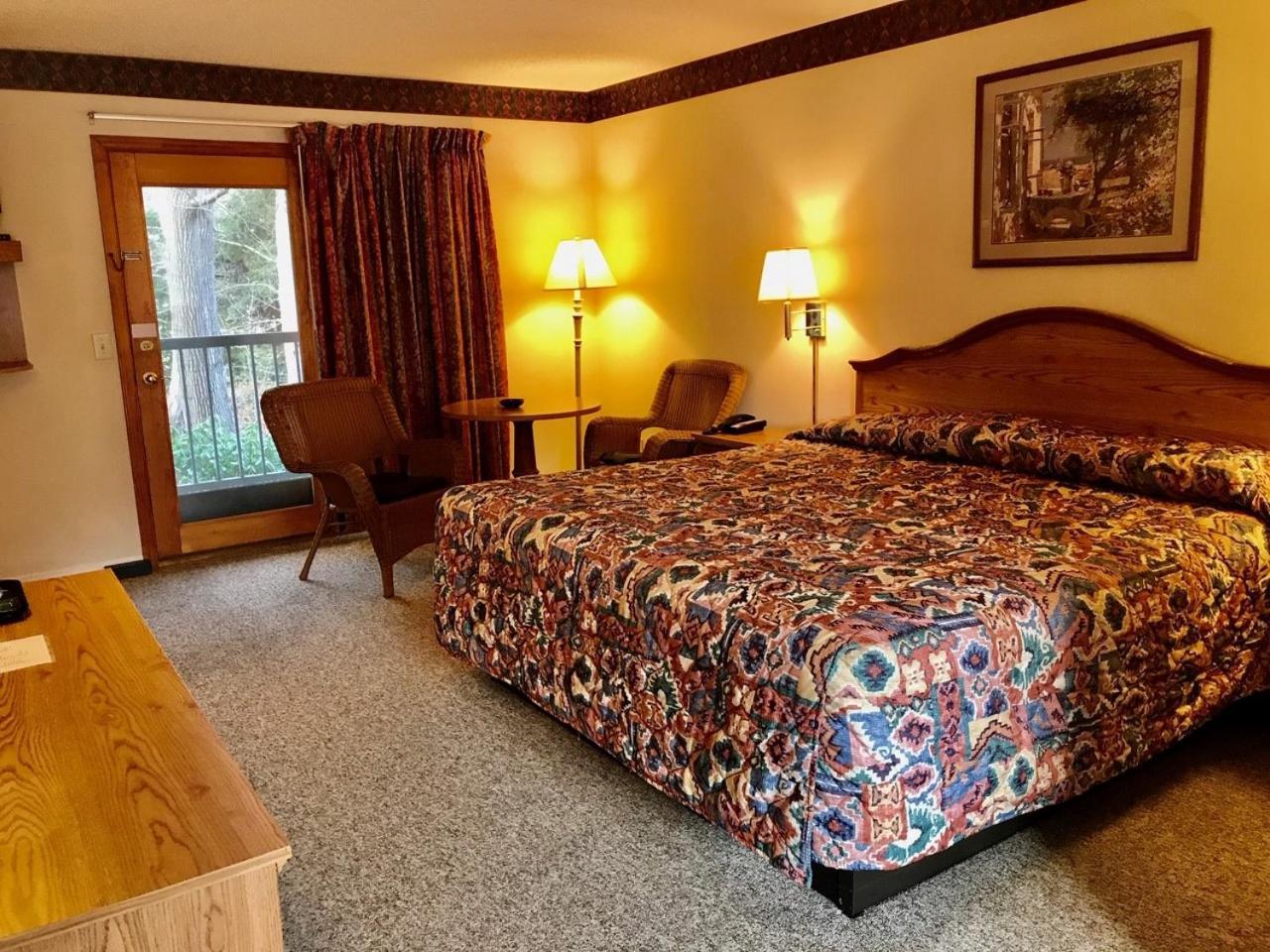 Four Seasons Inn photo 37