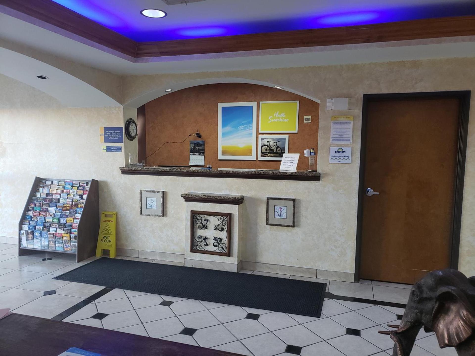 Days Inn & Suites by Wyndham Cleburne TX photo 11