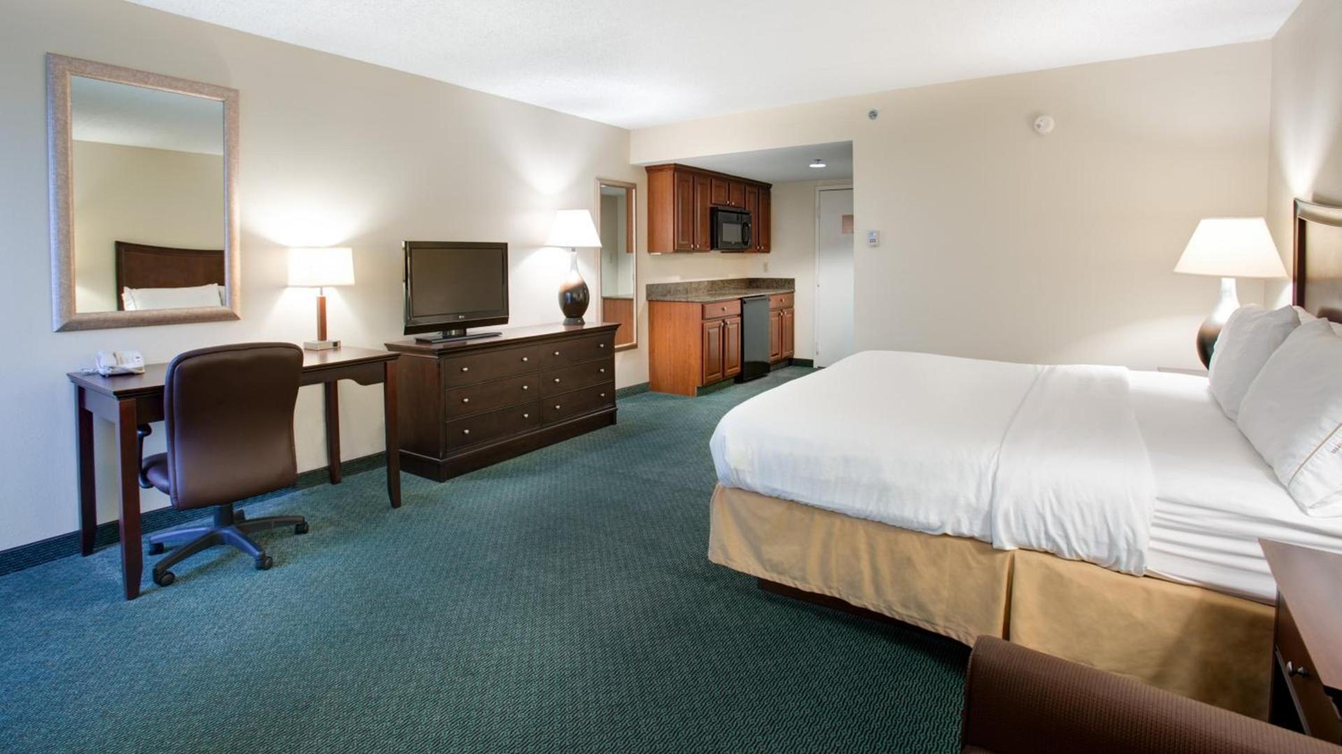 Holiday Inn Express Indianapolis Airport by IHG photo 5