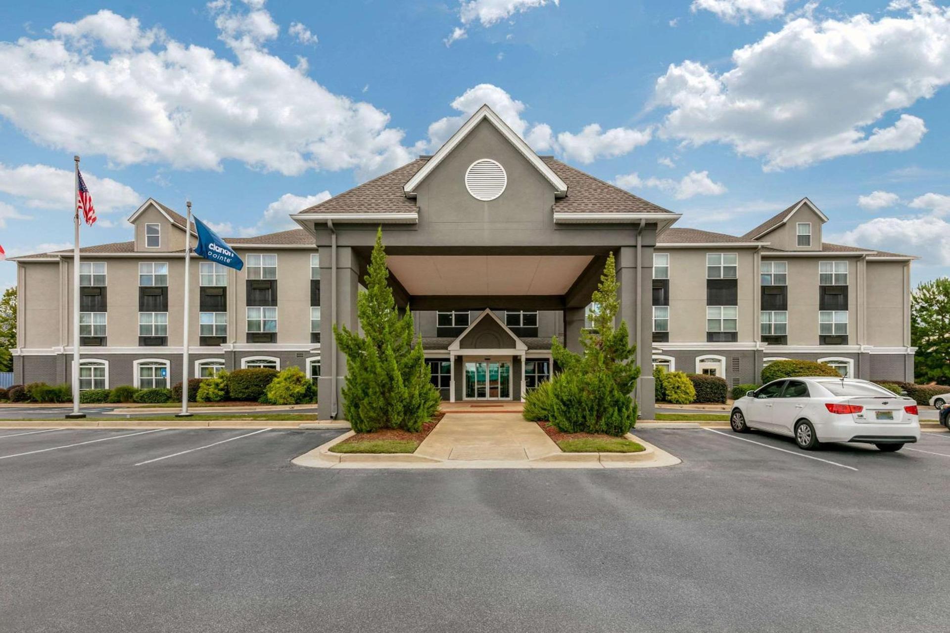 Clarion Pointe Columbus-Bradley Park photo 2