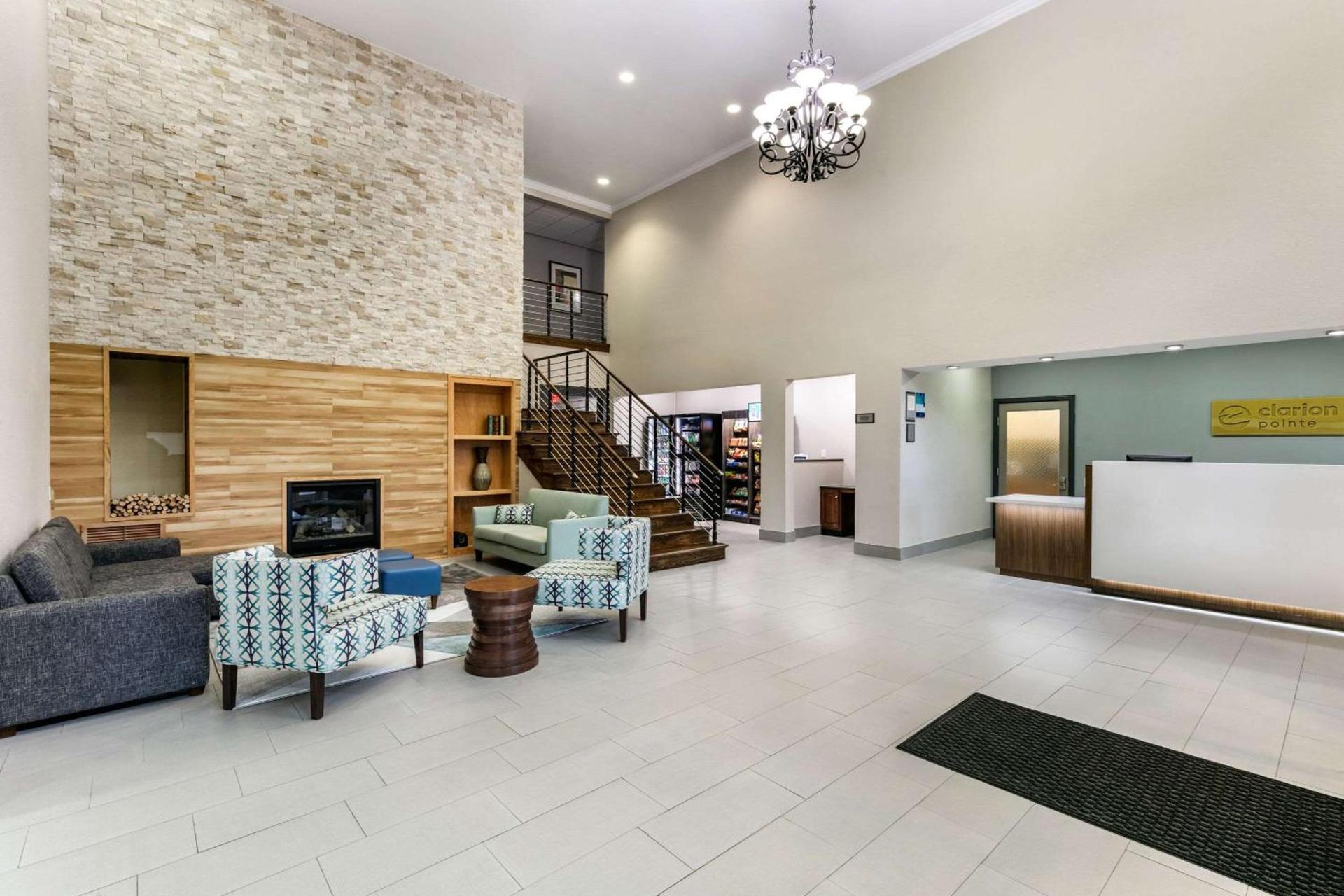 Clarion Pointe Columbus-Bradley Park photo 5