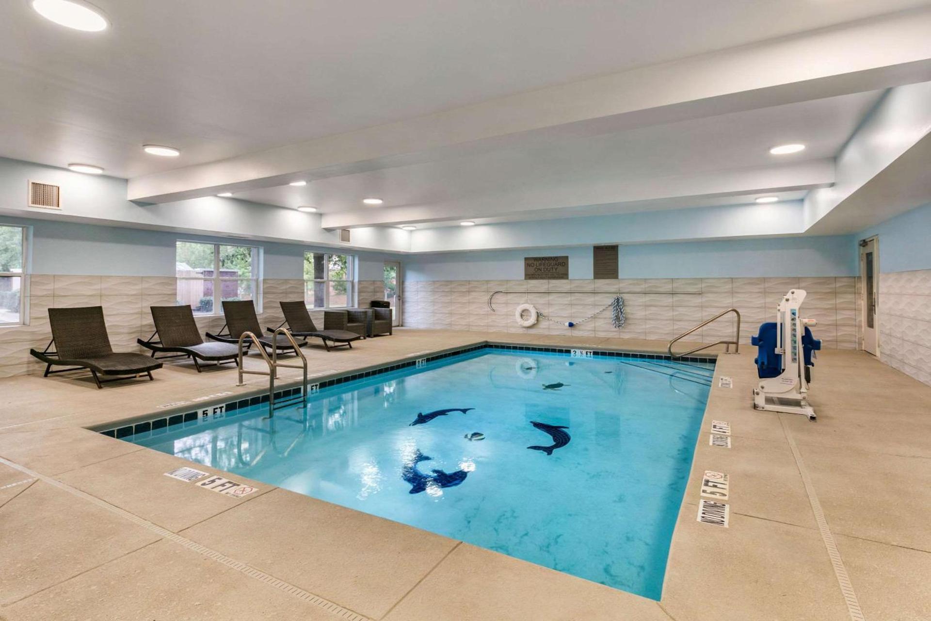 Clarion Pointe Columbus-Bradley Park photo 32