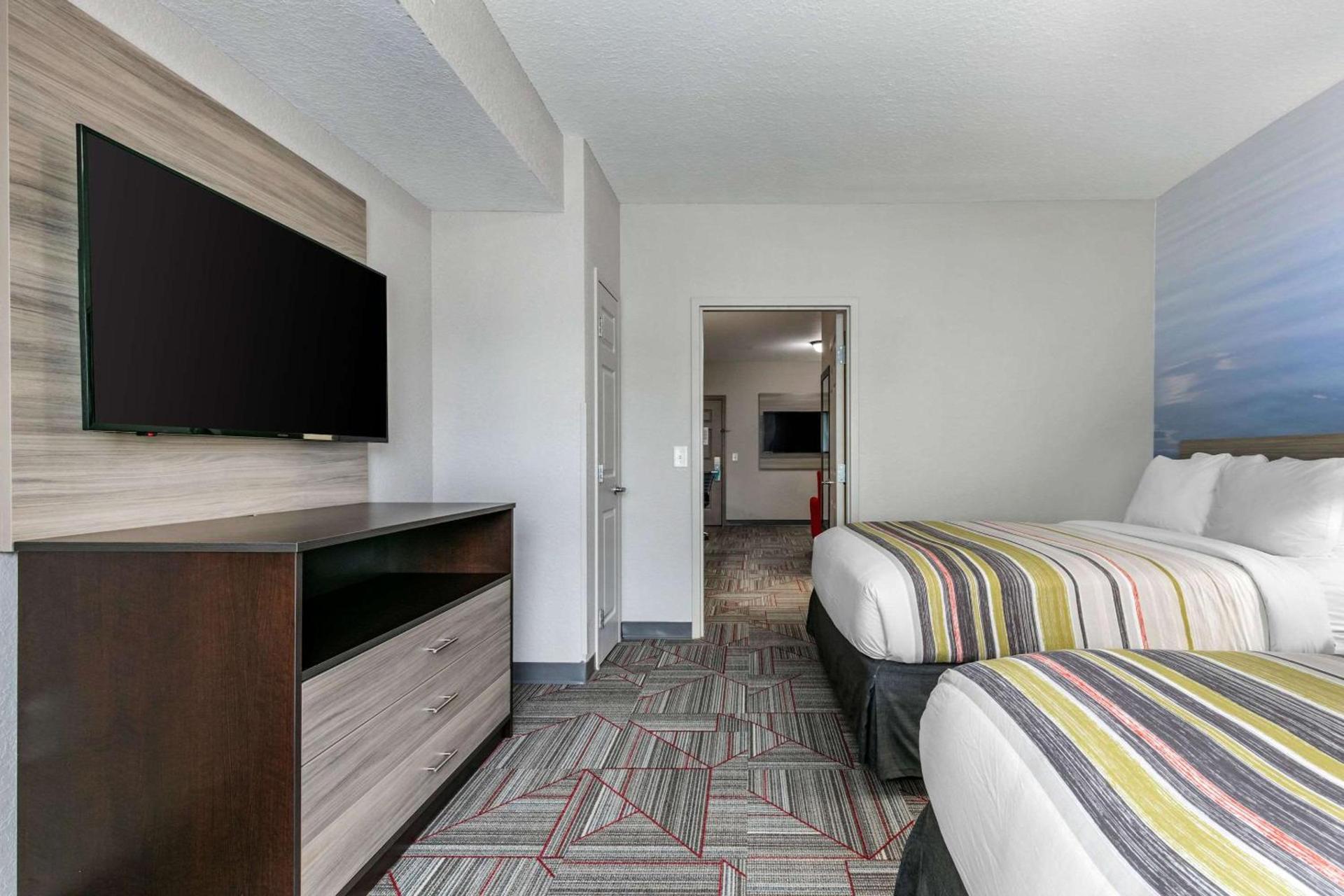 Clarion Pointe Columbus-Bradley Park photo 30