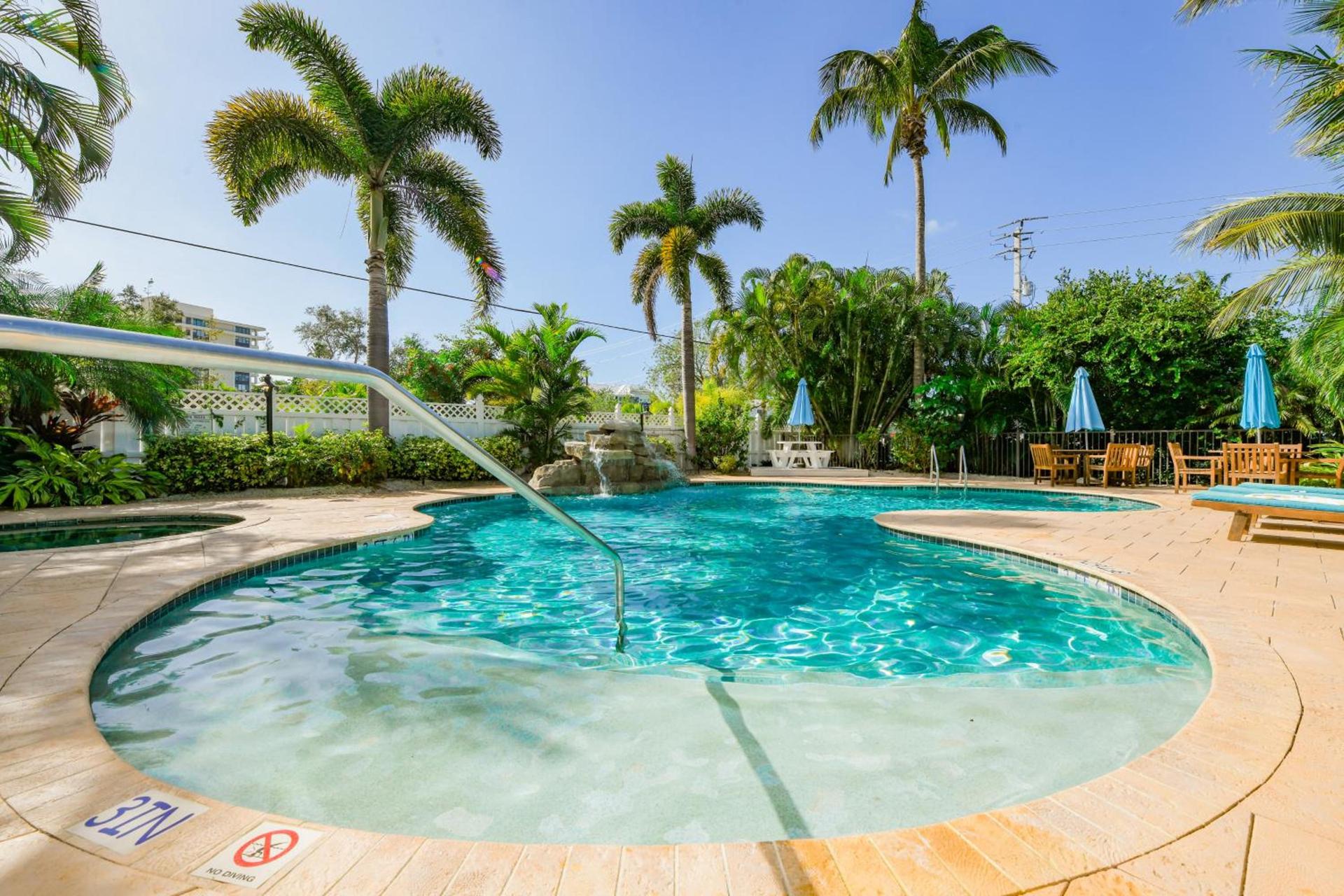 Tropical Breeze Resort photo 3