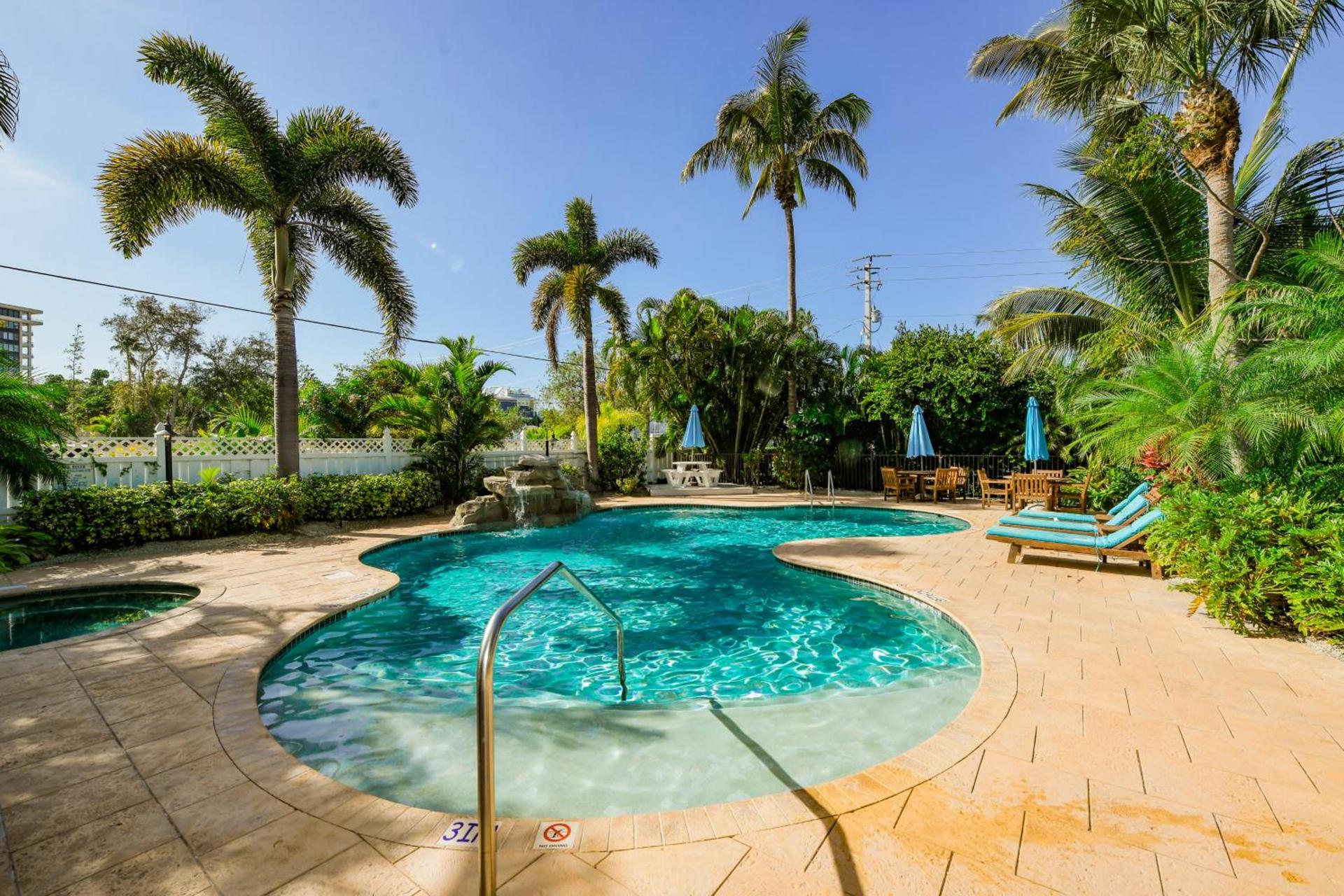 Tropical Breeze Resort photo 29
