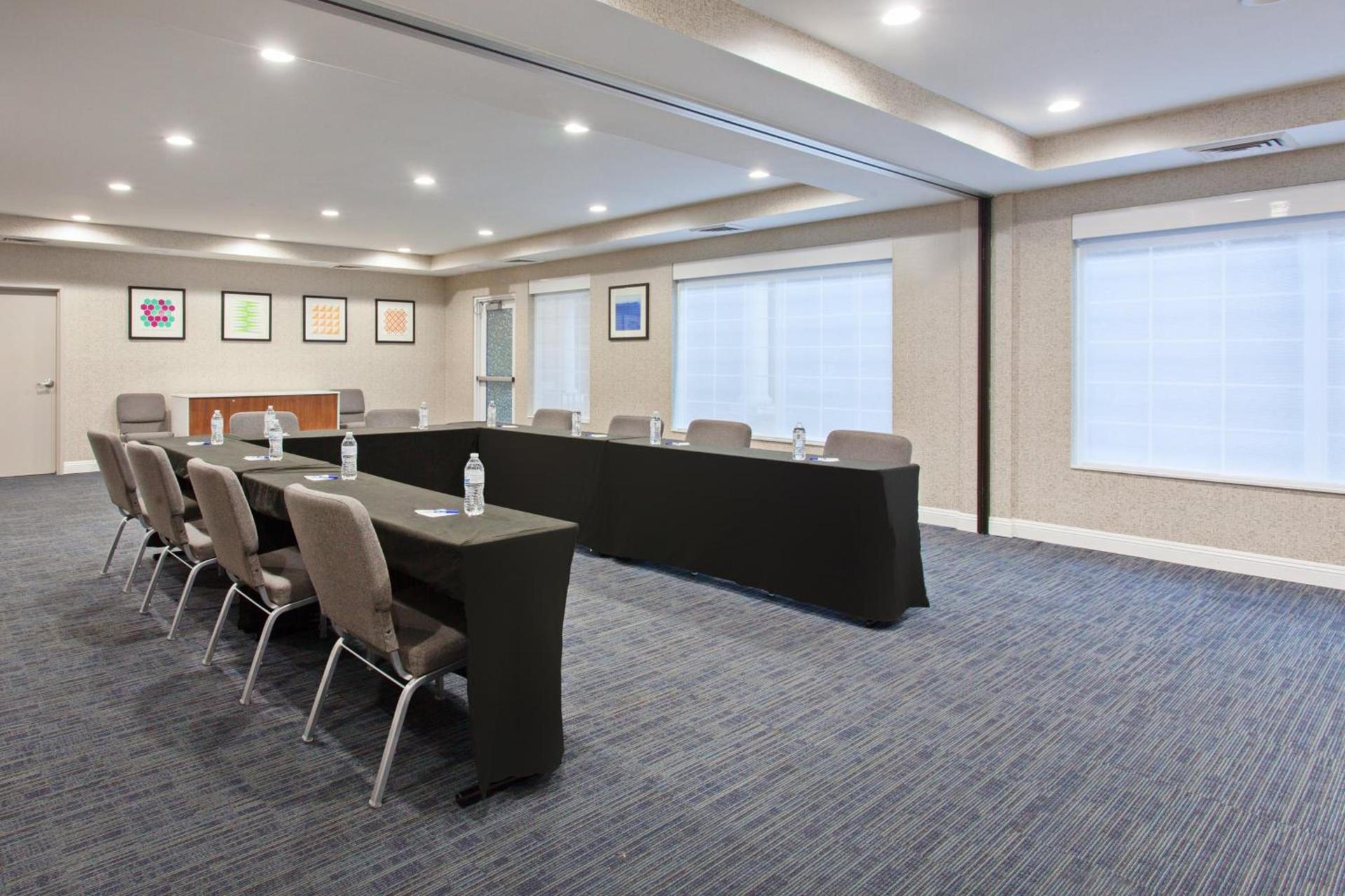 Holiday Inn Express & Suites Corona by IHG photo 46