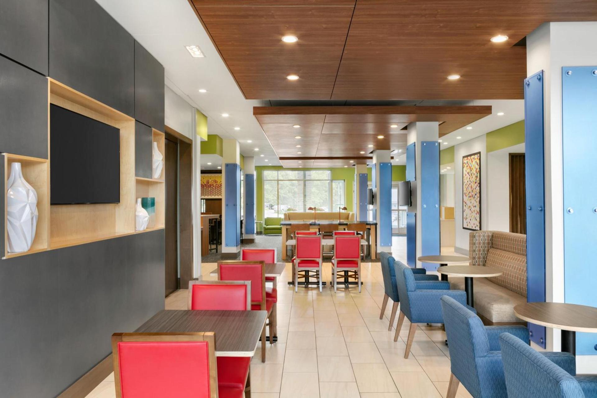 Holiday Inn Express & Suites Salisbury by IHG photo 8