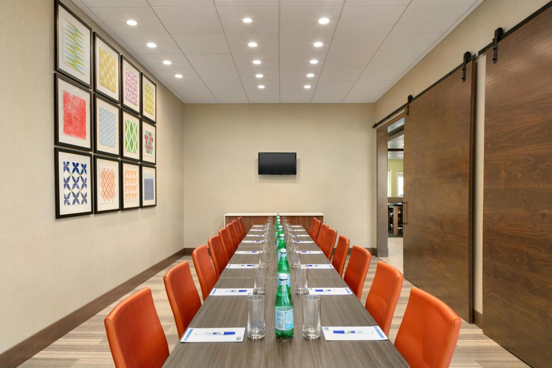 Holiday Inn Express & Suites Salisbury by IHG photo 29