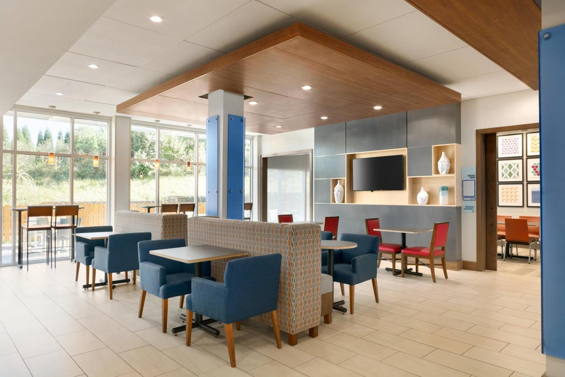 Holiday Inn Express & Suites Salisbury by IHG photo 15