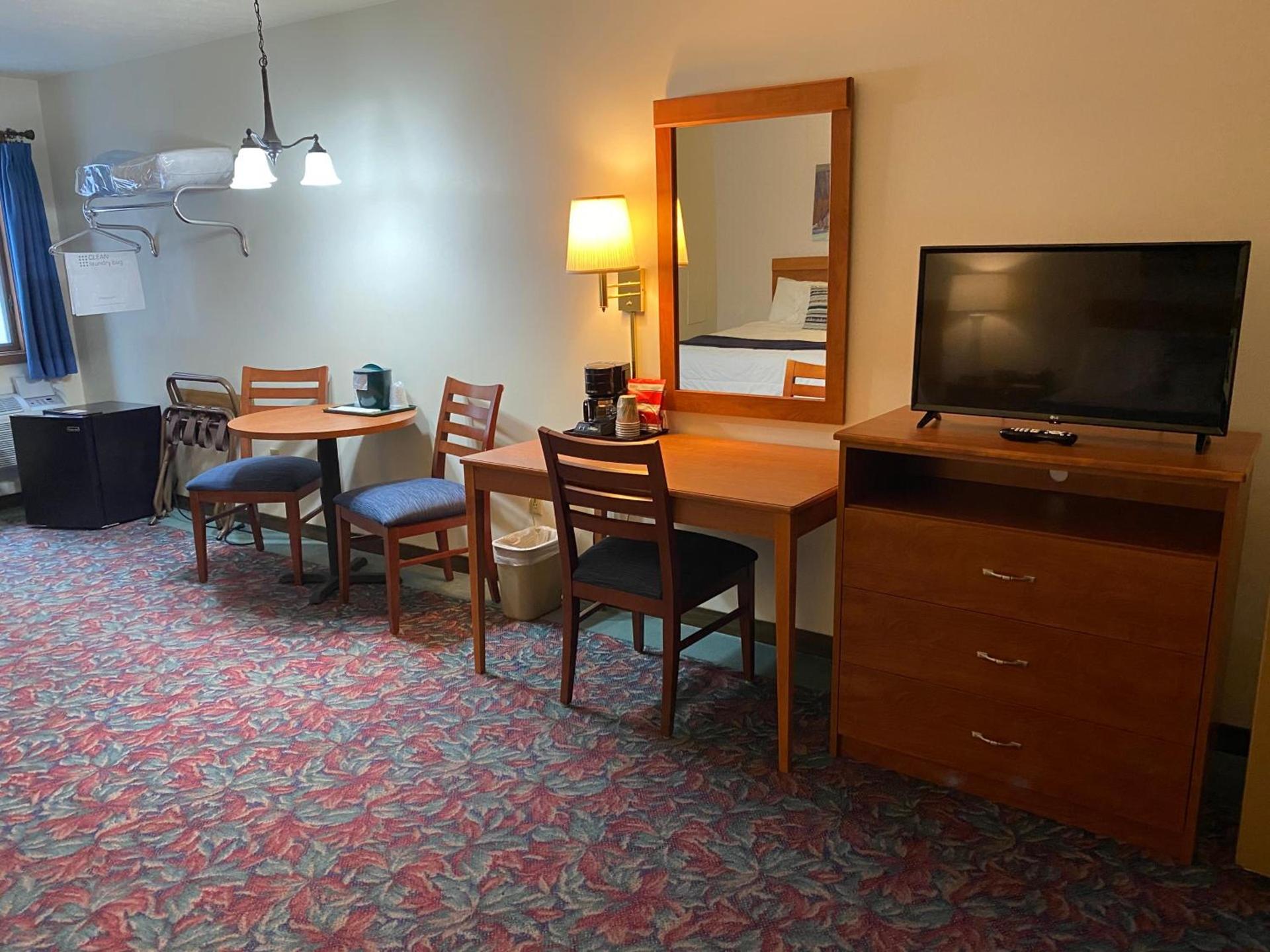 Cedar Motor Inn photo 82
