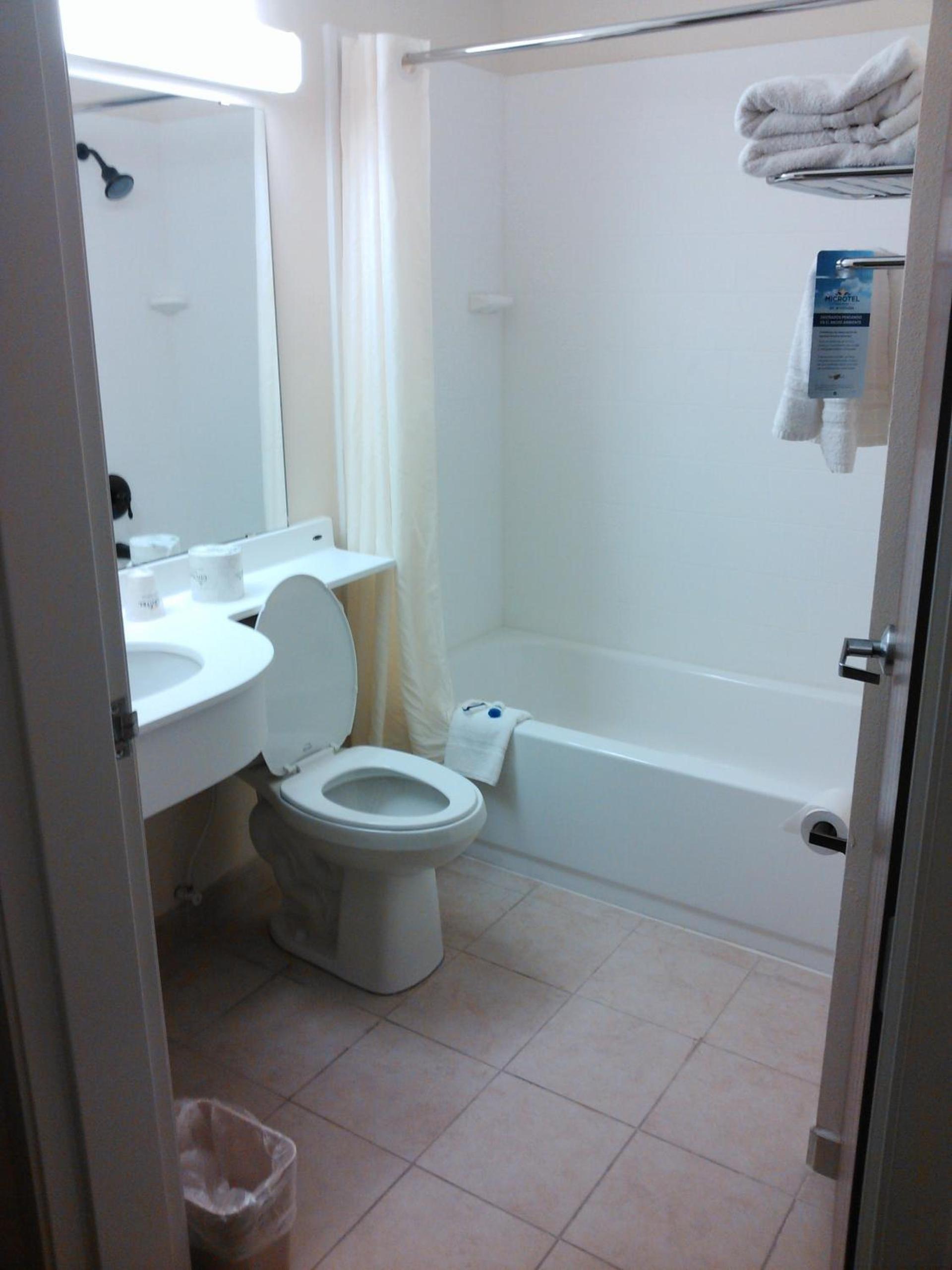 Microtel Inn and Suites Eagle Pass photo 18