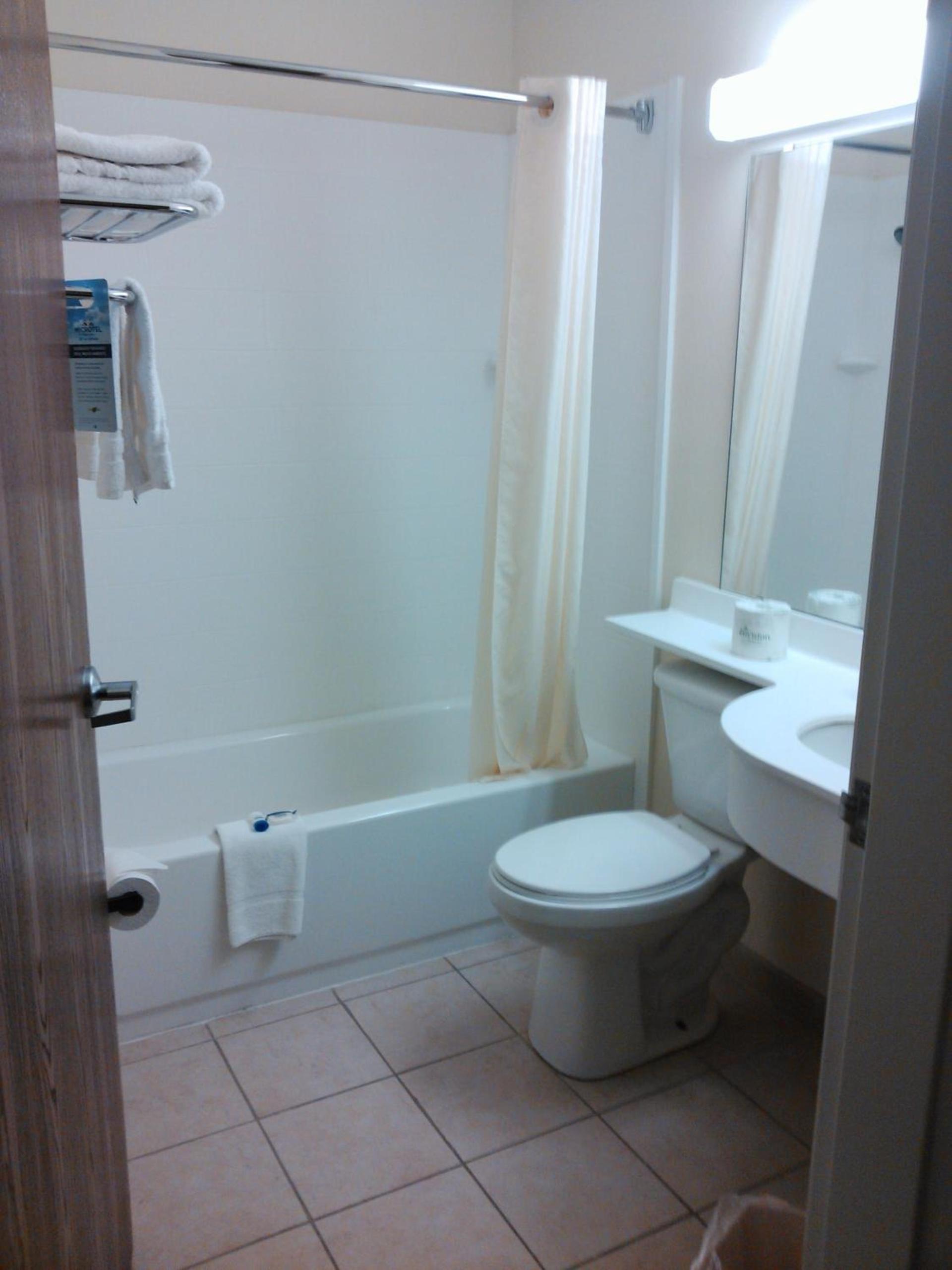 Microtel Inn and Suites Eagle Pass photo 19