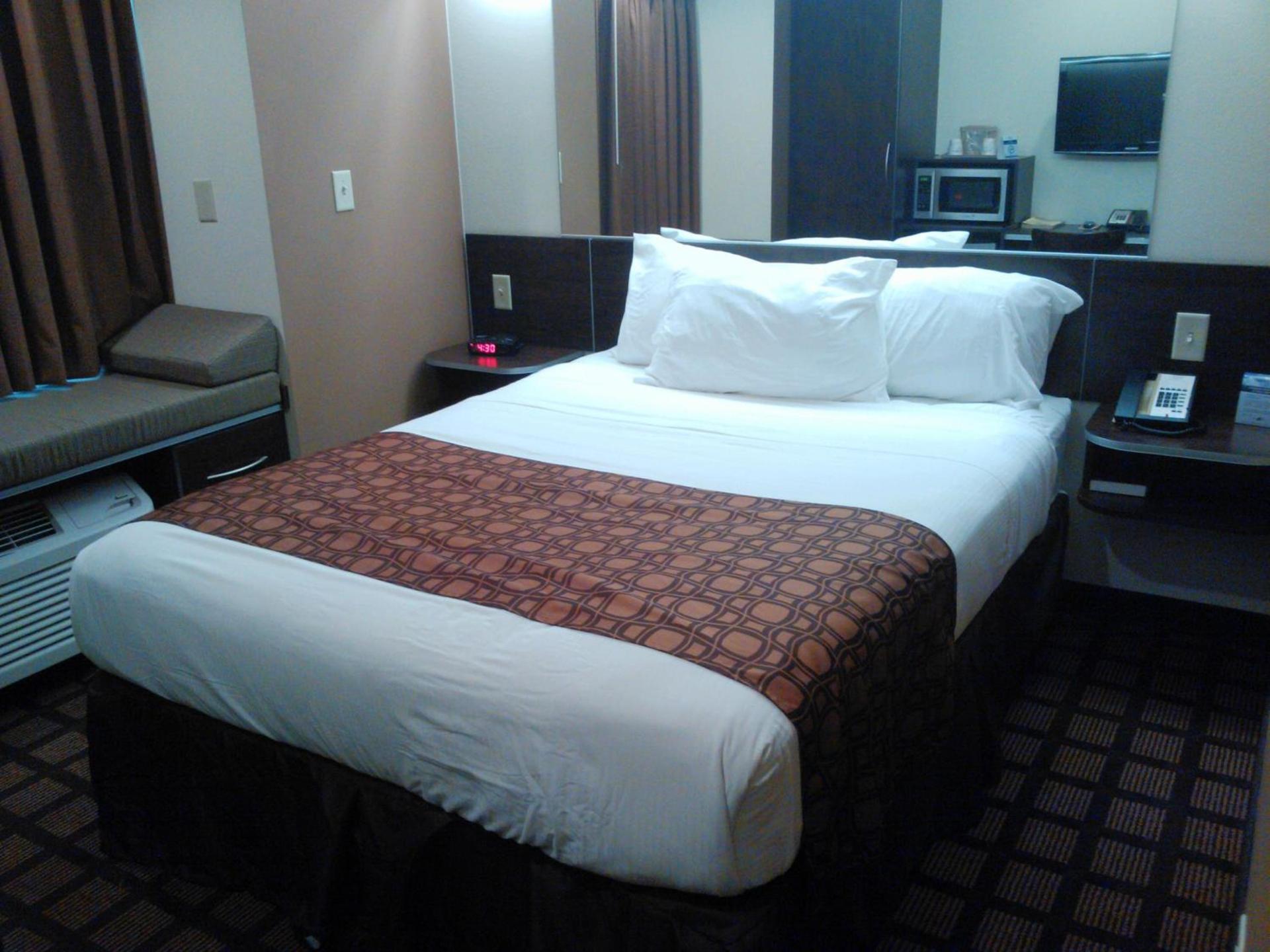 Microtel Inn and Suites Eagle Pass photo 21