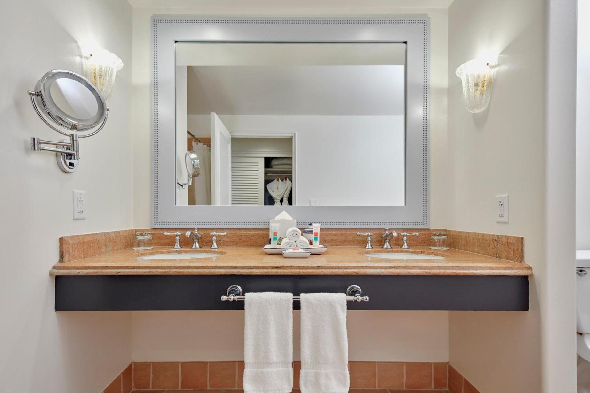 Universal's Loews Portofino Bay Hotel photo 33
