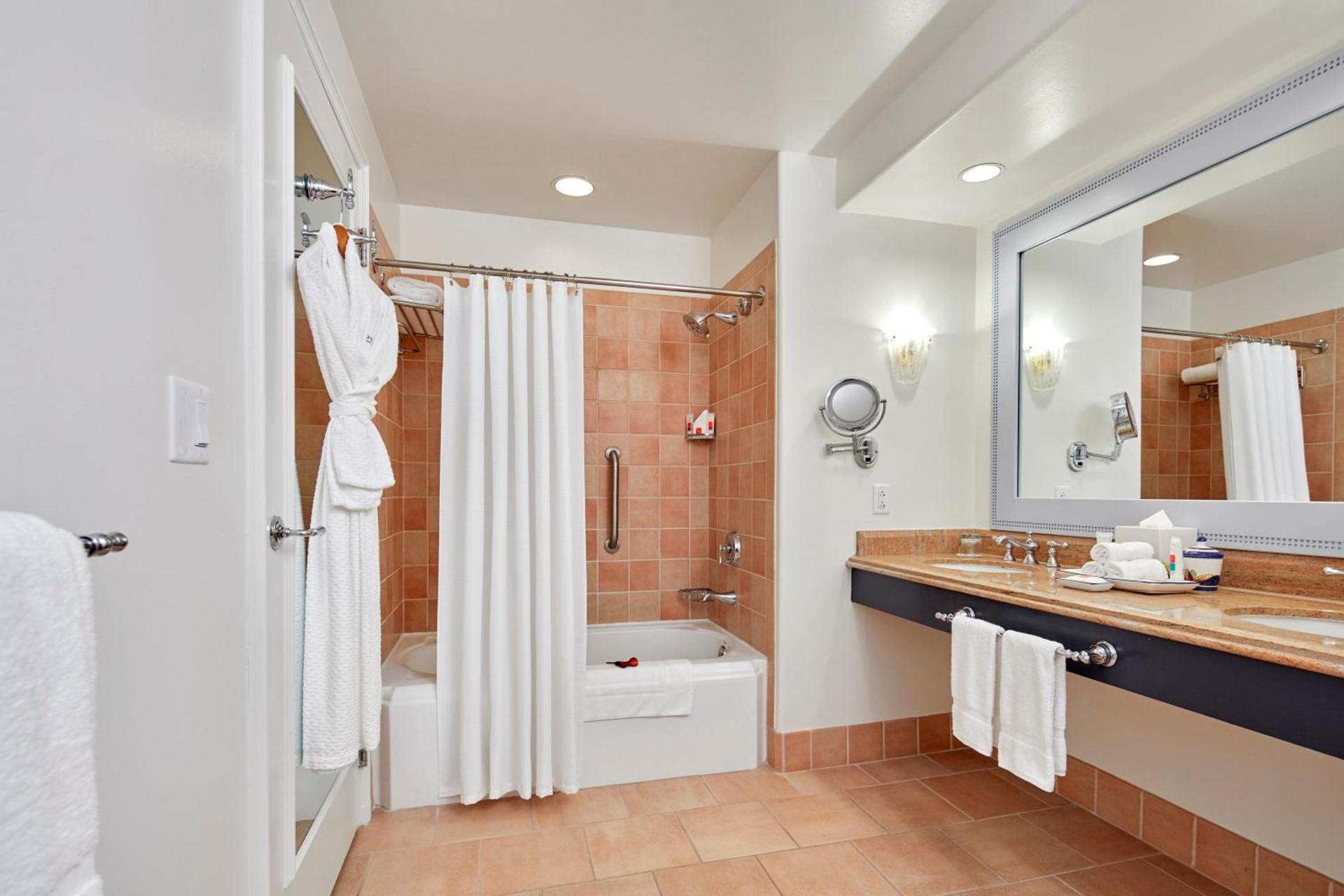 Universal's Loews Portofino Bay Hotel photo 36