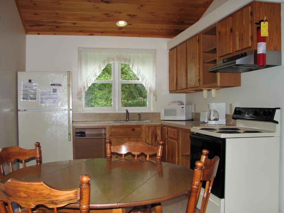 West Winds Motel & Cottages photo 88