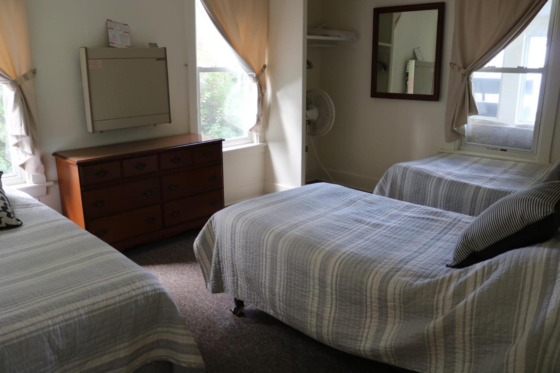 West Winds Motel & Cottages photo 85