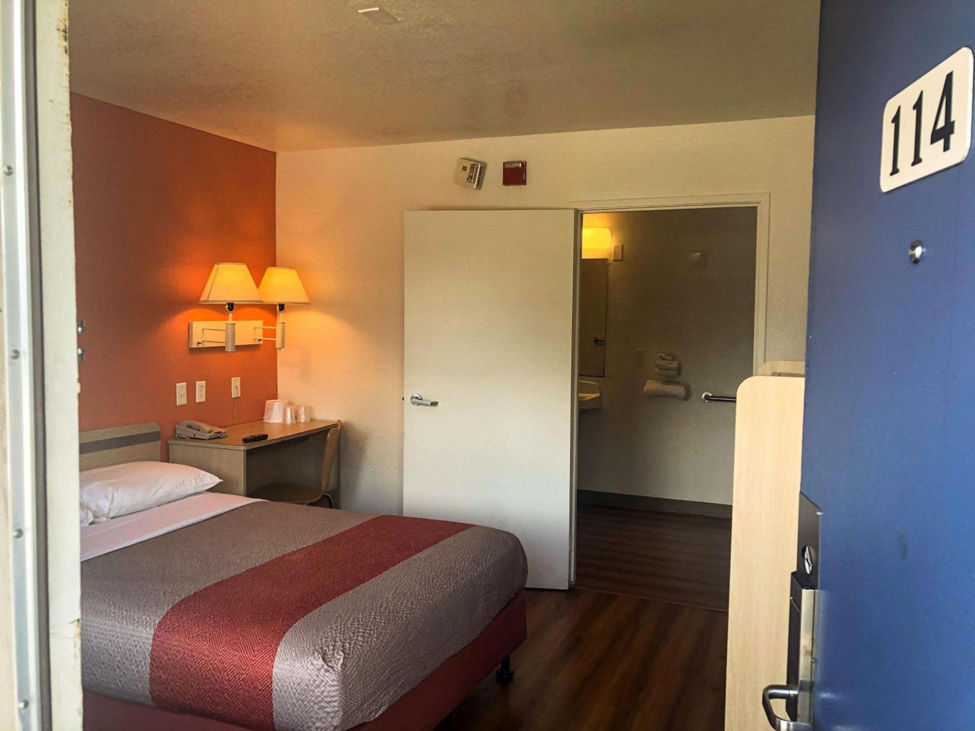 Motel 6-Jacksonville, FL - Orange Park photo 26