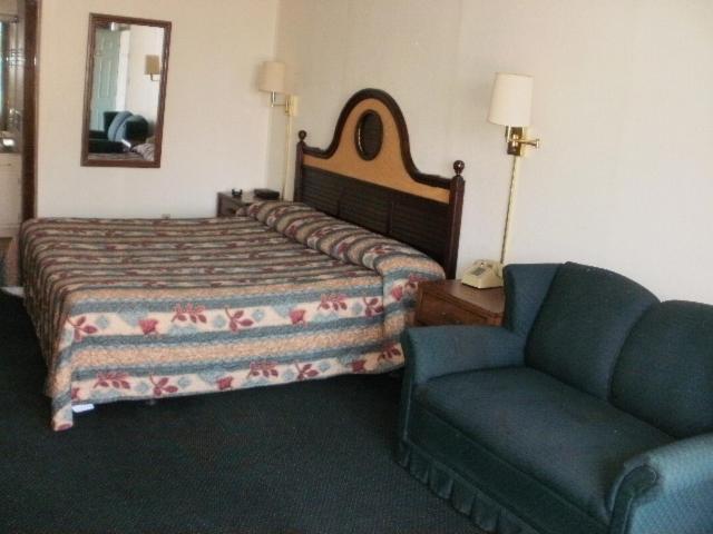 Rodeway Inn photo 9