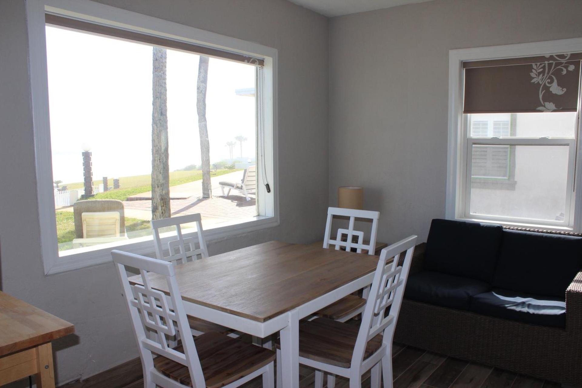 Shoreline Suites & Cabana Cottages – Beachfront photo 6
