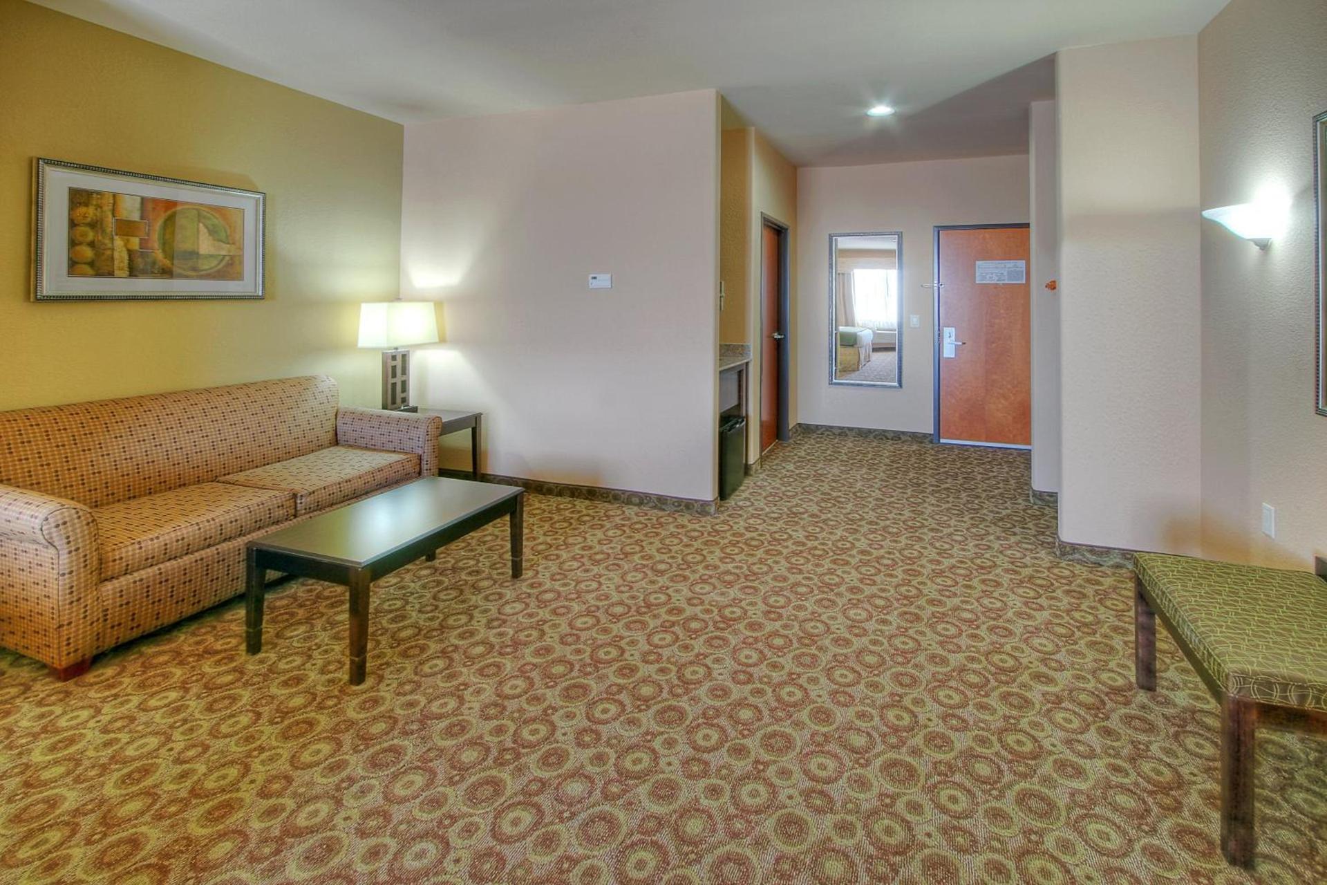 Spark by Hilton Pecos photo 25