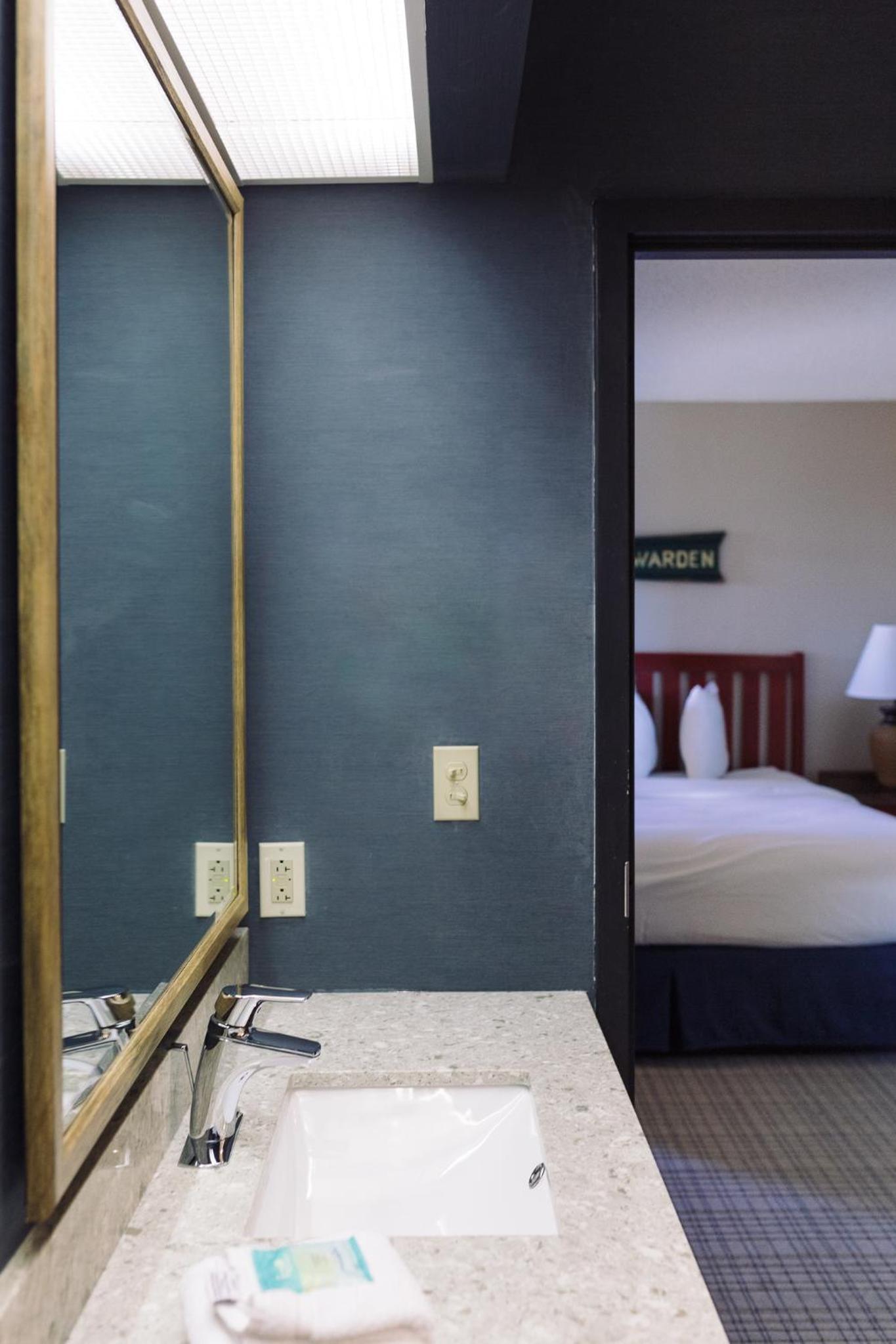 Wildwood Lodge & Suites photo 12
